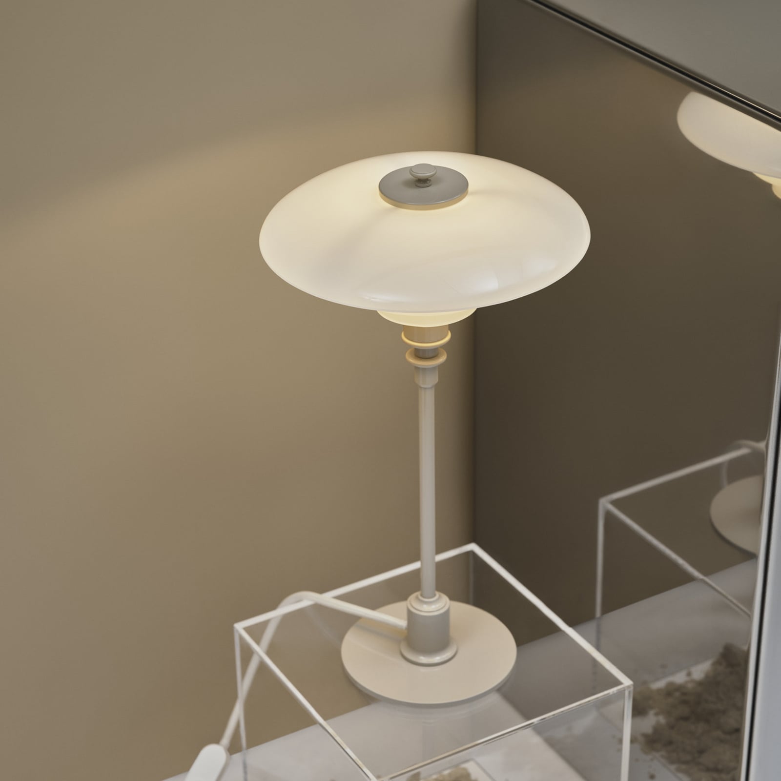 PH 2/1 pöytälamppu, kiiltävä beige, Ø 20 cm – Louis Poulsen PH 2/1 pöytälamppu, kiiltävä beige, Ø 20 cm – Louis Poulsen
