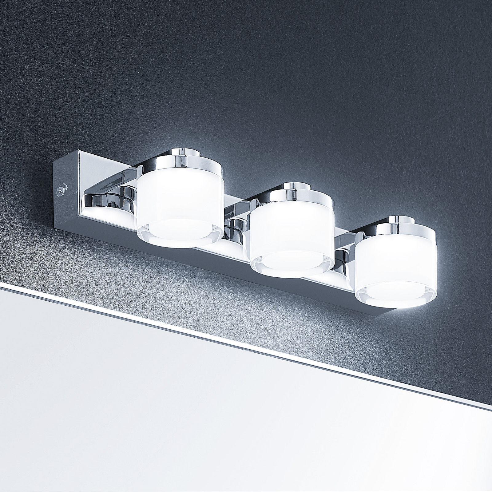 Arcchio Kejan -LED-seinälamppu IP44 3-lamppuinen