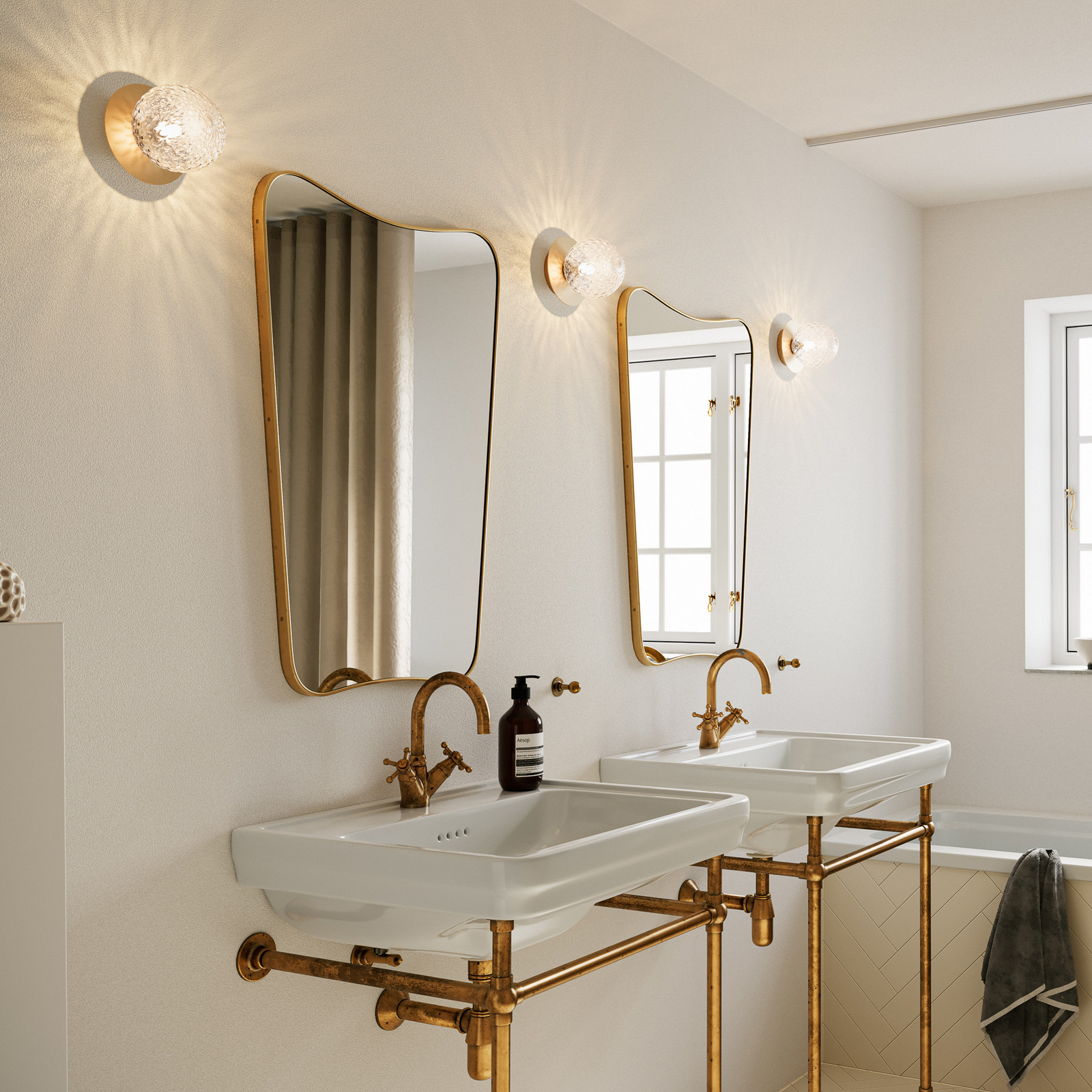 Liila 1 wall/ceiling lamp, gold/clear, Ø 12 cm, IP44 - Nuura Liila 1 wall/ceiling lamp, gold/clear, Ø 12 cm, IP44 - Nuura