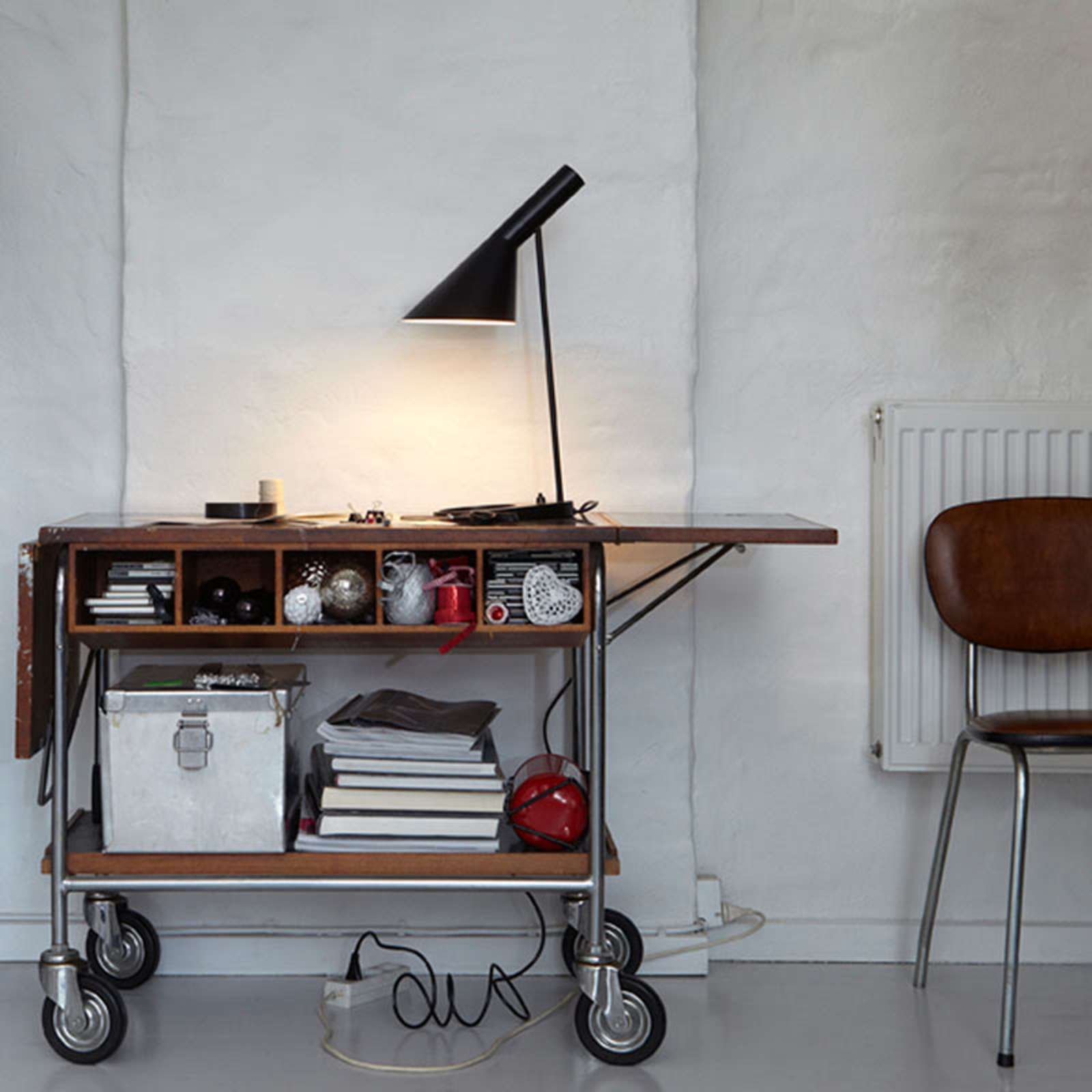 Louis Poulsen AJ - designer table lamp, black