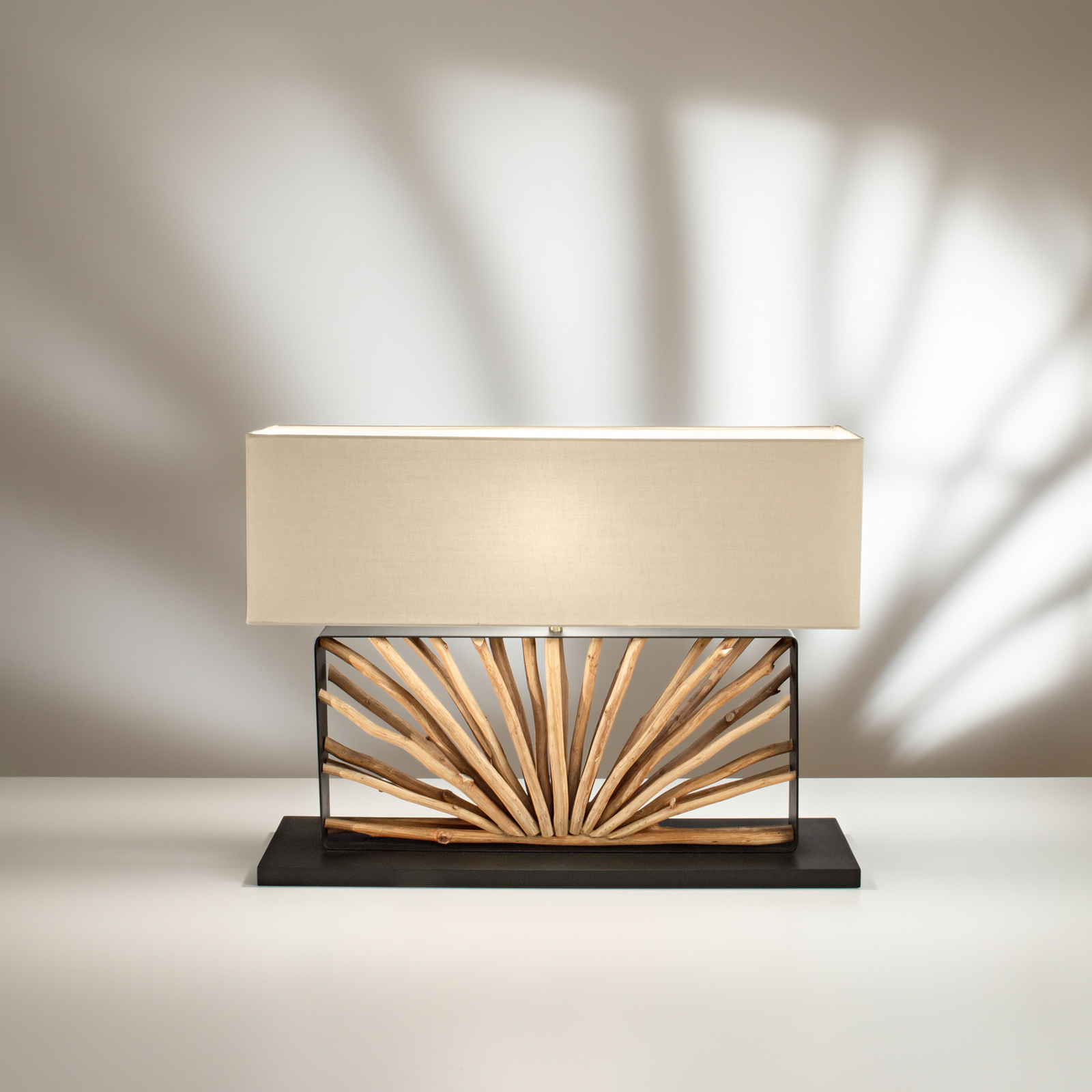 Bordlampe Ethernal sort/træ/hvid, bredde 80 cm, træ/stof