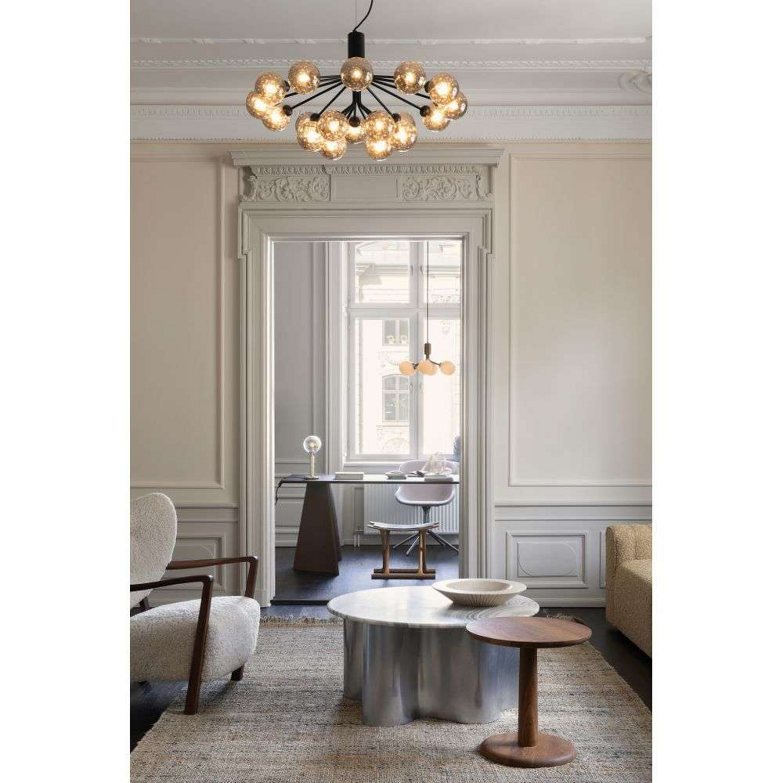 Apiales 18 Lustra Satin Melns/Optic Dūmi - Nuura Apiales 18 Lustra Satin Melns/Optic Dūmi - Nuura