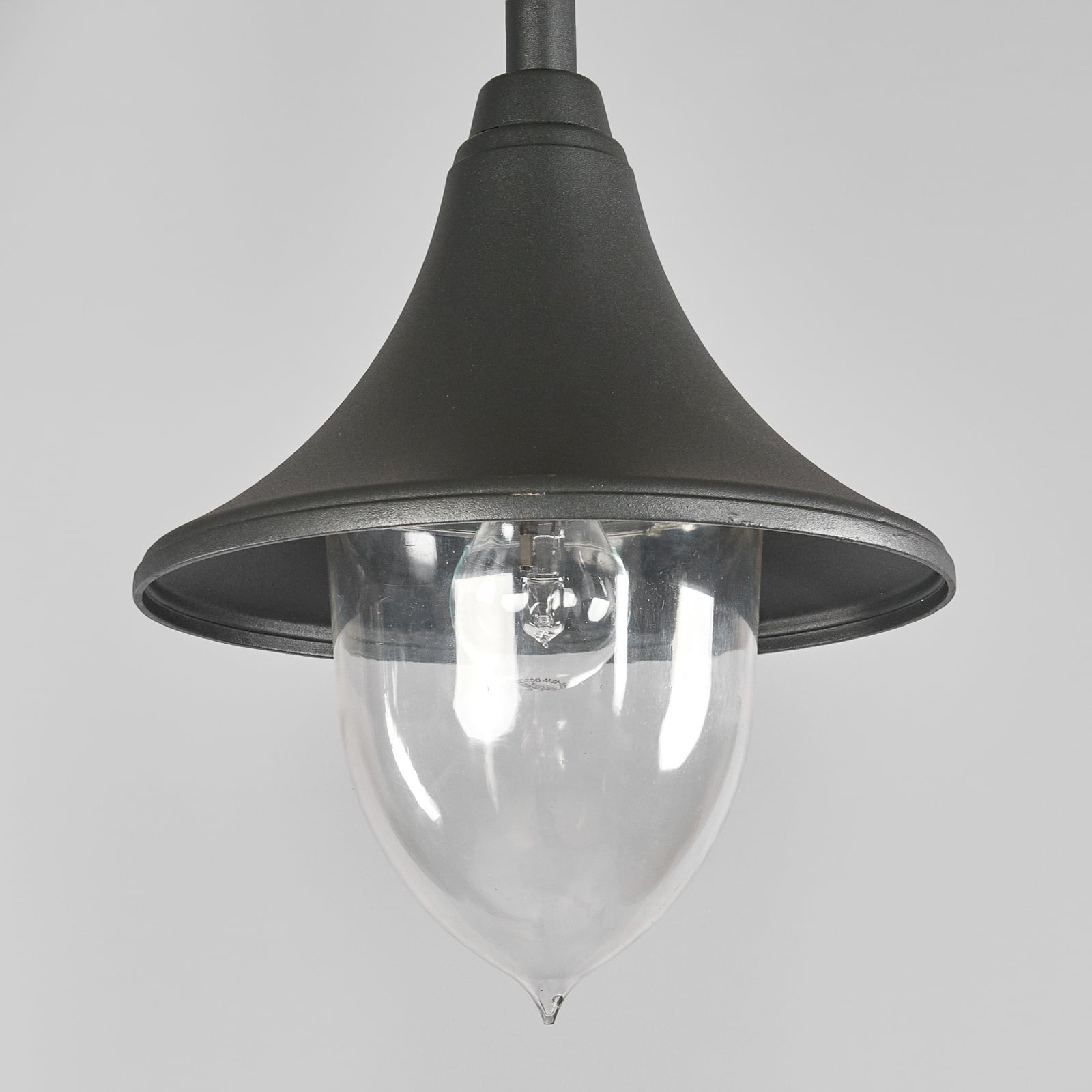 Lindby Außenleuchte Madea, grau, 2-flg., 212 cm, E27, IP44