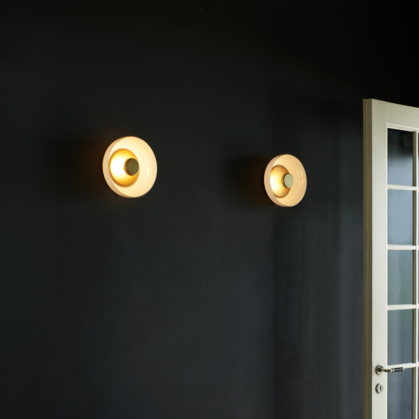 Nuura Blossi Wall/Ceiling LED-væglampe, hvid