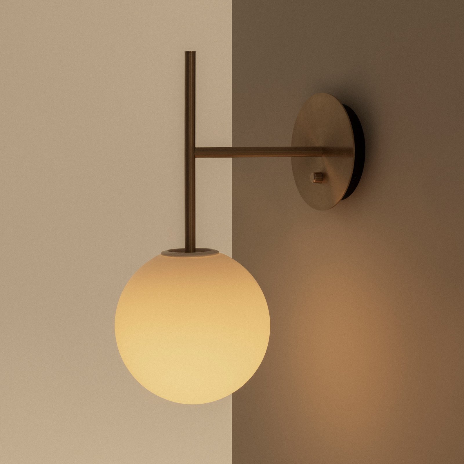 TR Bulb Suspended Wandlamp Brushed Messing - Audo Copenhagen