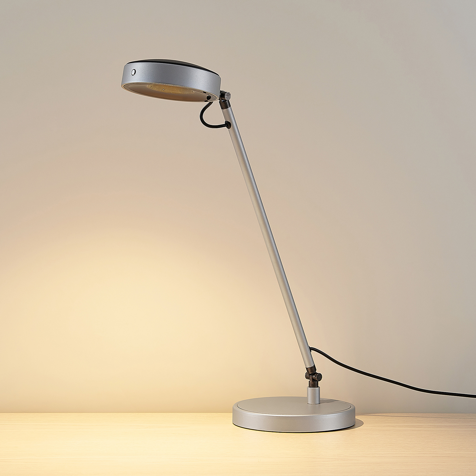 Lucande Vilana LED-Schreibtischlampe, silber