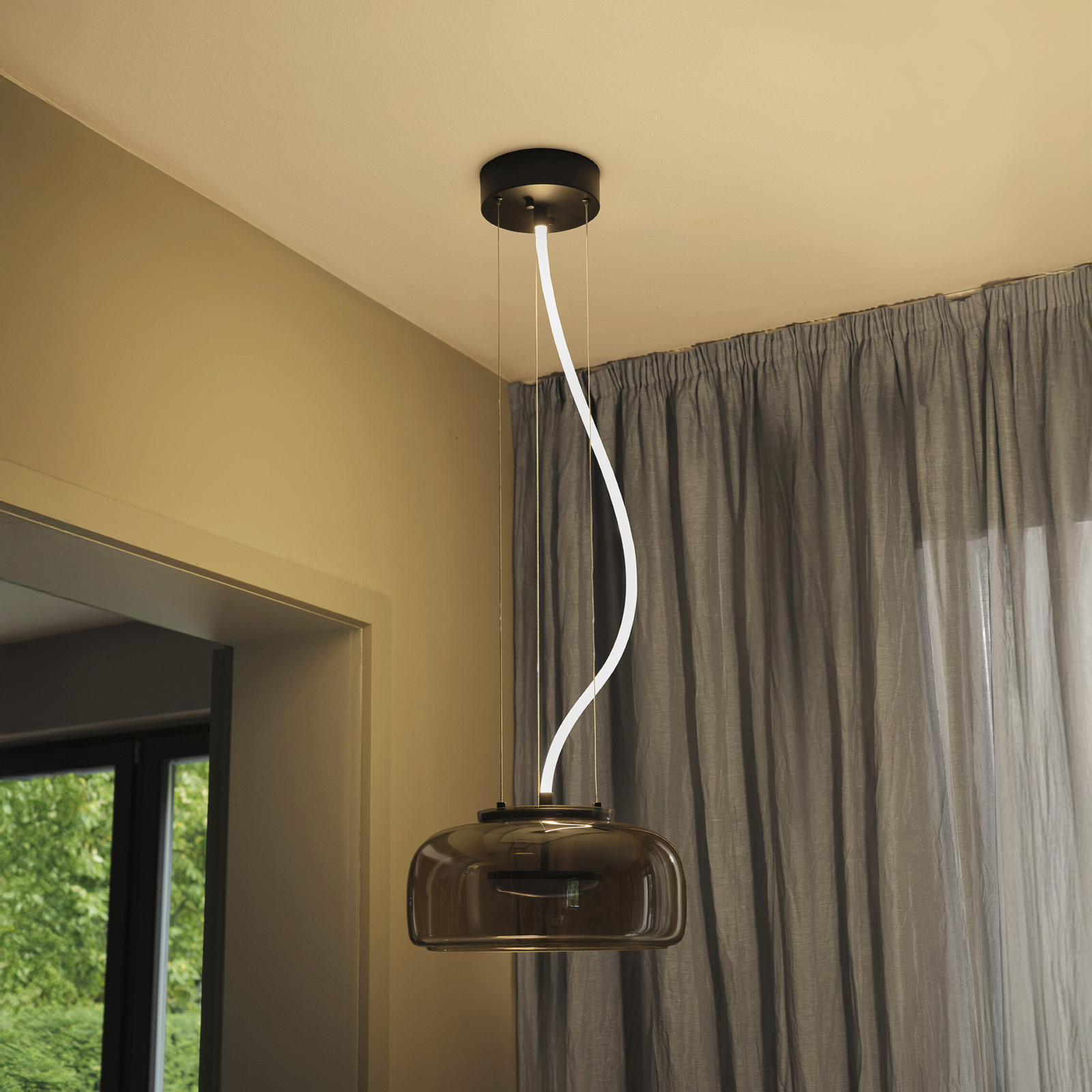 OSRAM DECOR GLOW LED lógó lámpa, szürke/fekete, Ø 38 cm, felfelé/lefelé OSRAM DECOR GLOW LED lógó lámpa, szürke/fekete, Ø 38 cm, felfelé/lefelé