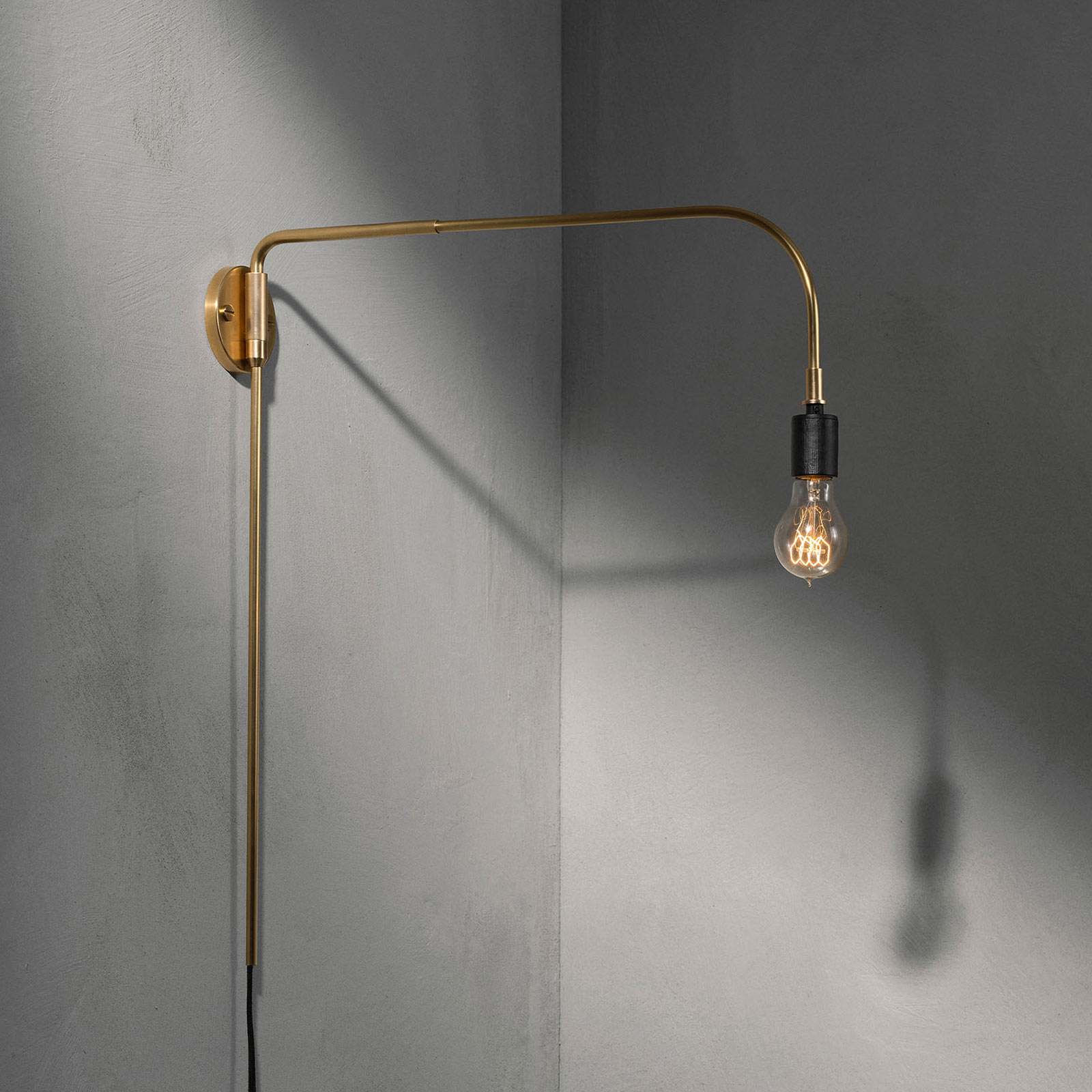 MENU Menu Warren wall light with plug, brass, for Living / Dining Room, brass, ceramics, E27, 60 W, energy efficiency: A++, H: 56 cm