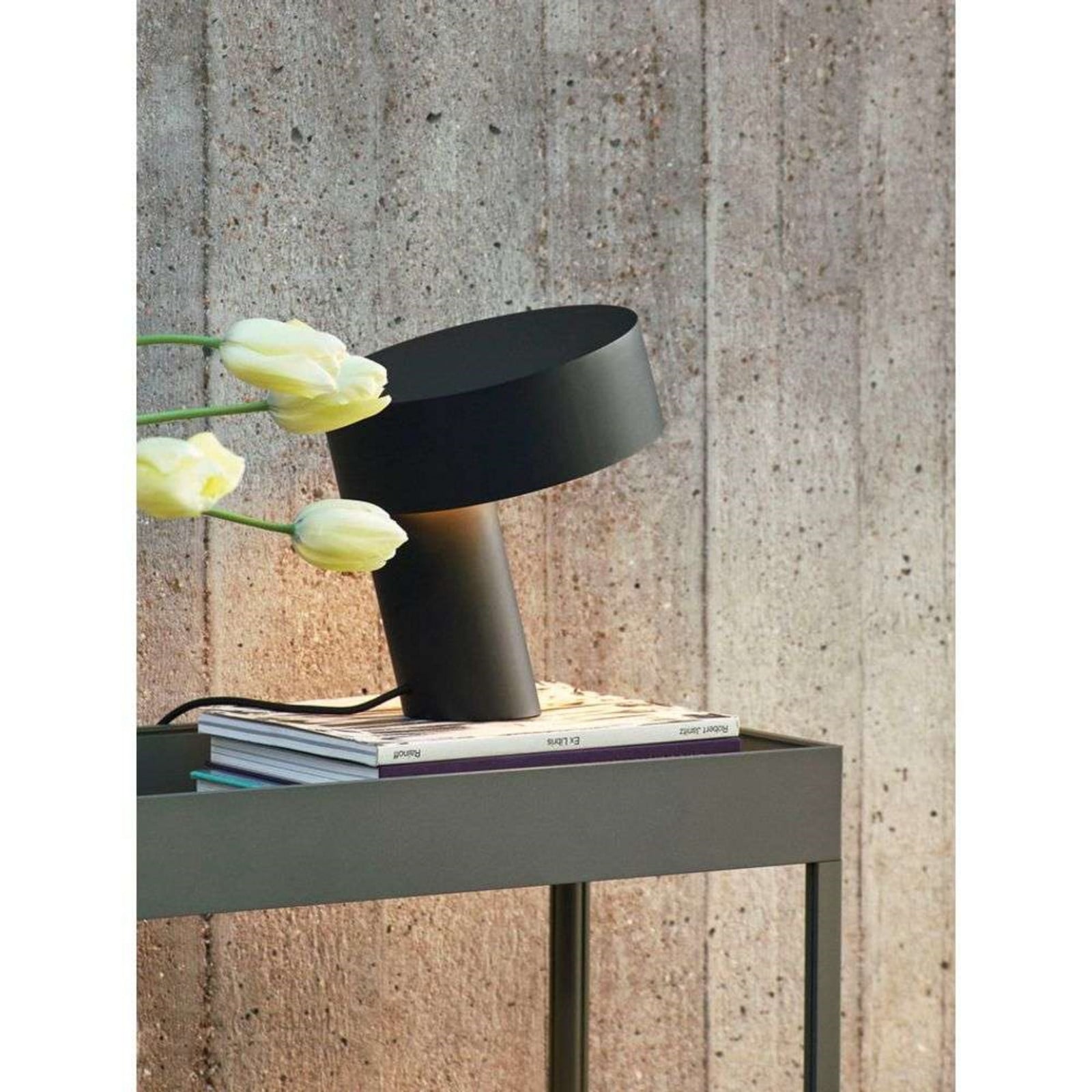 Slant Tischleuchte Soft Black HAY - Wohnzimmer - Aluminium