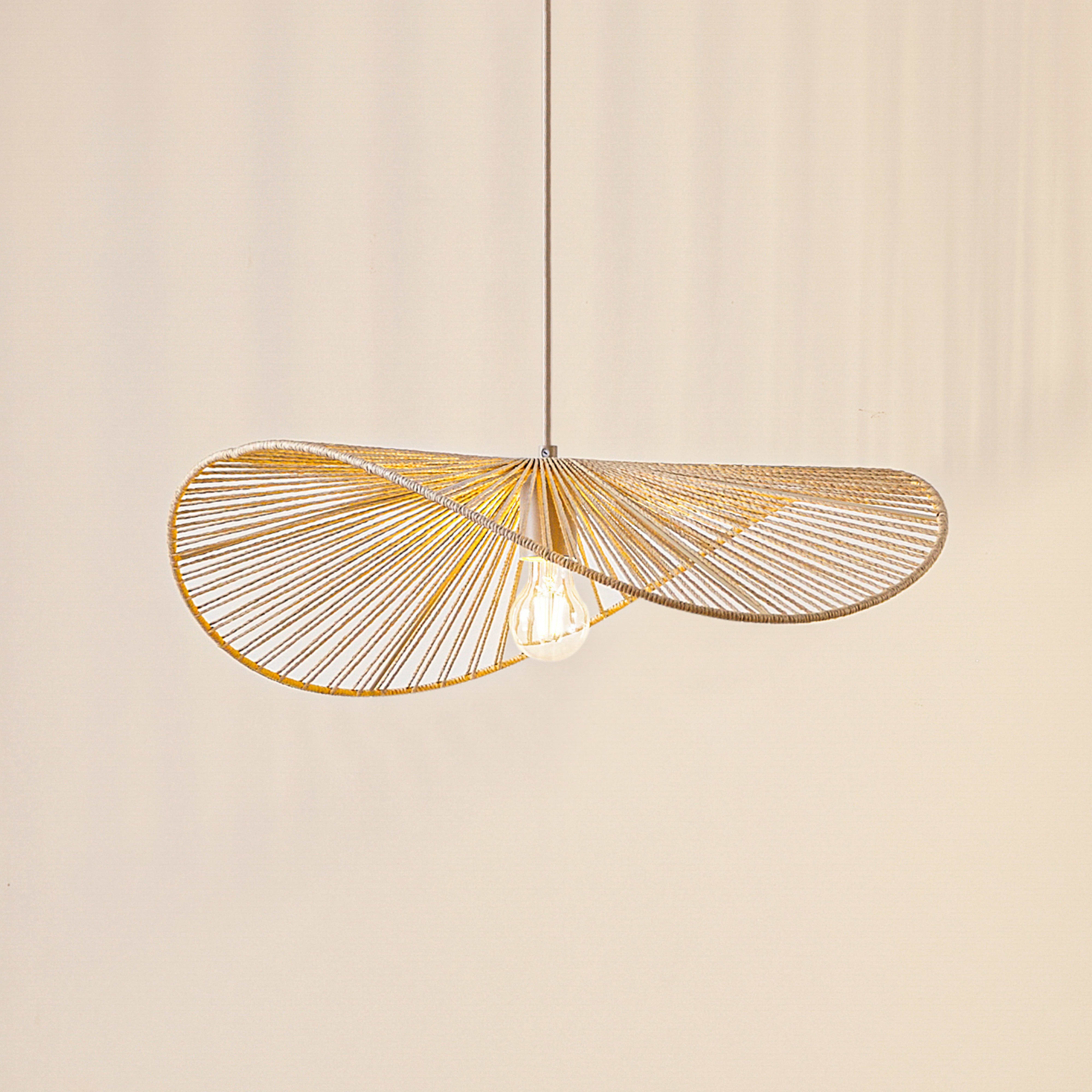 Lindby piekaramā lampa Valdorin, smilškrāsā, papīrs, garums 75 cm