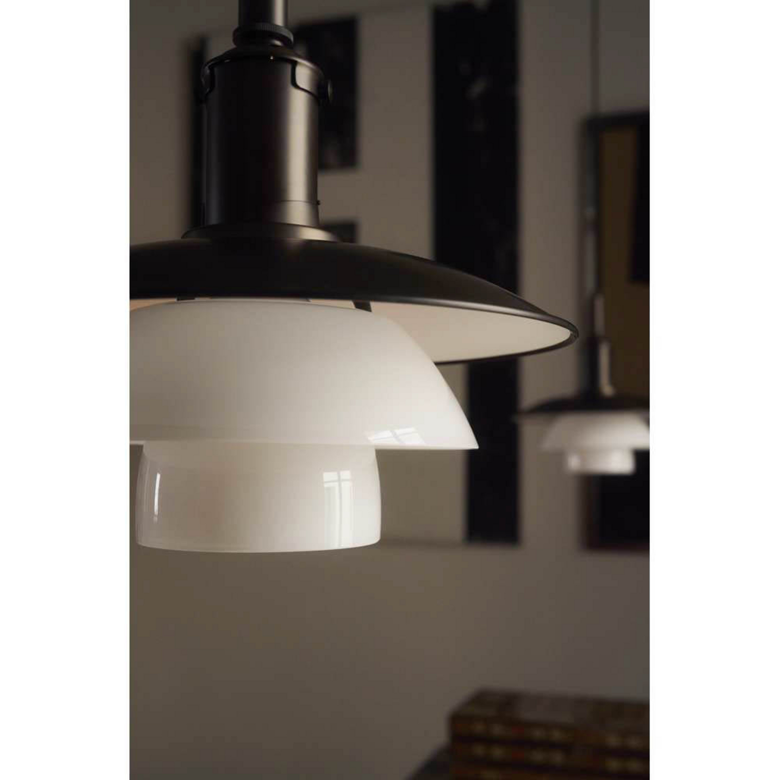 PH 3/3 Riippuvalaisin Aged Brass/Opaali Glass - Louis Poulsen