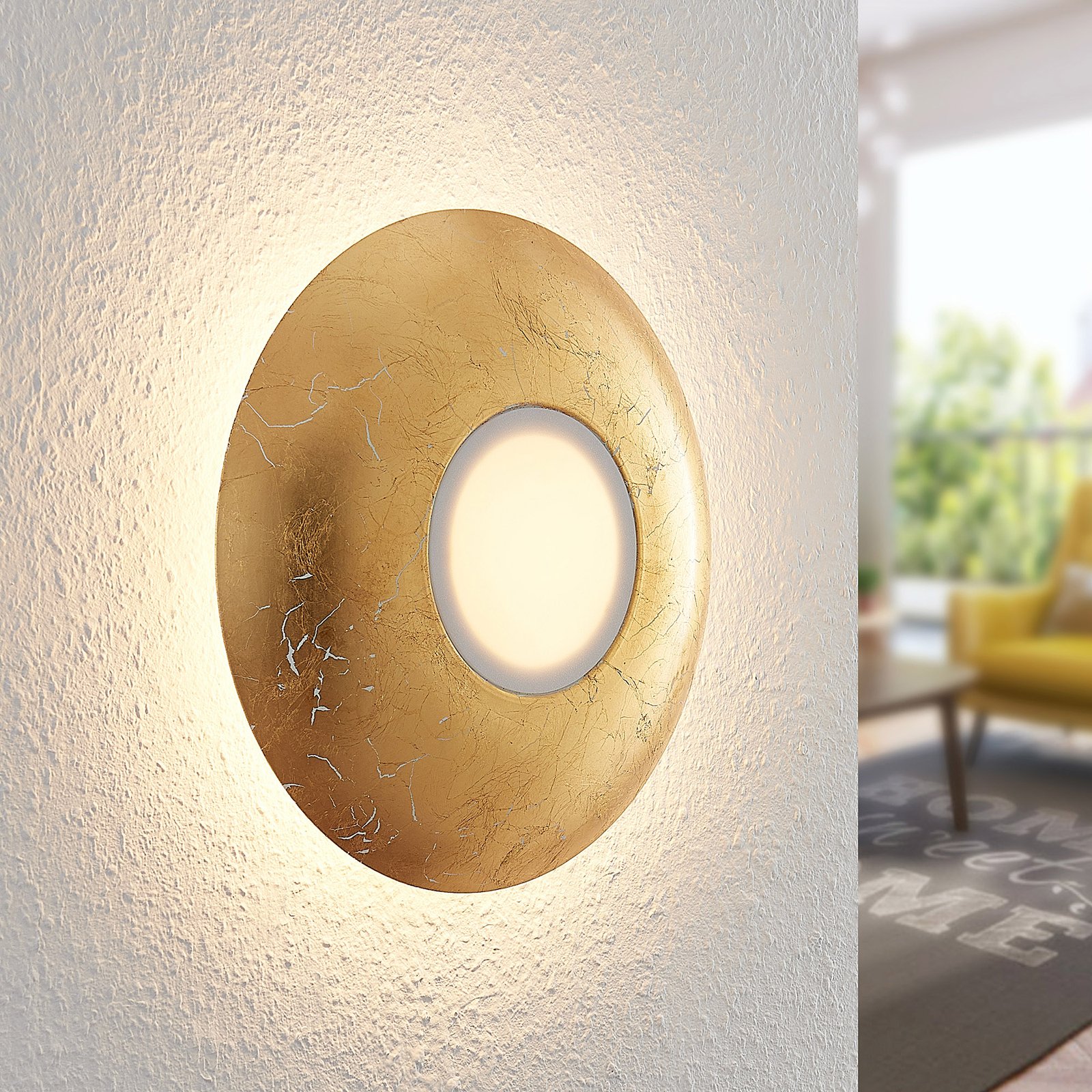 Lindby Illuma LED wall light, frosted glass, gold
