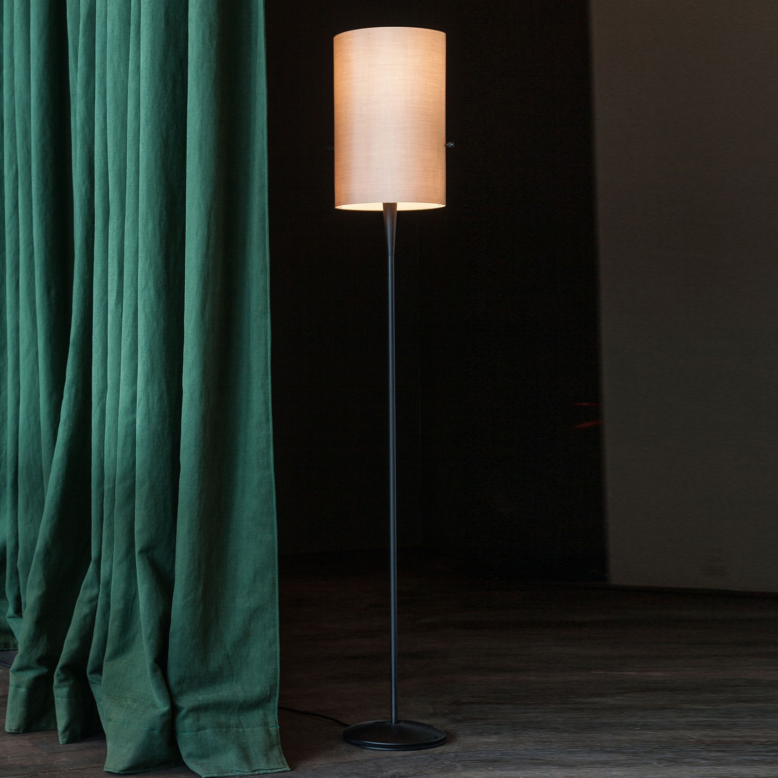 Lampadar LED Club L Black - serien.lighting Lampadar LED Club L Black - serien.lighting