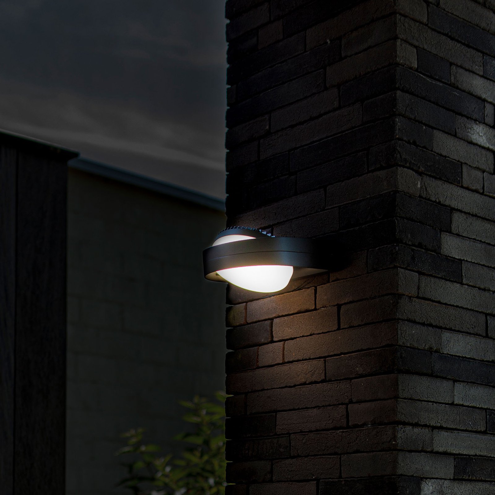 Fele LED āra sienas gaisma ar nolokāmu abažūru