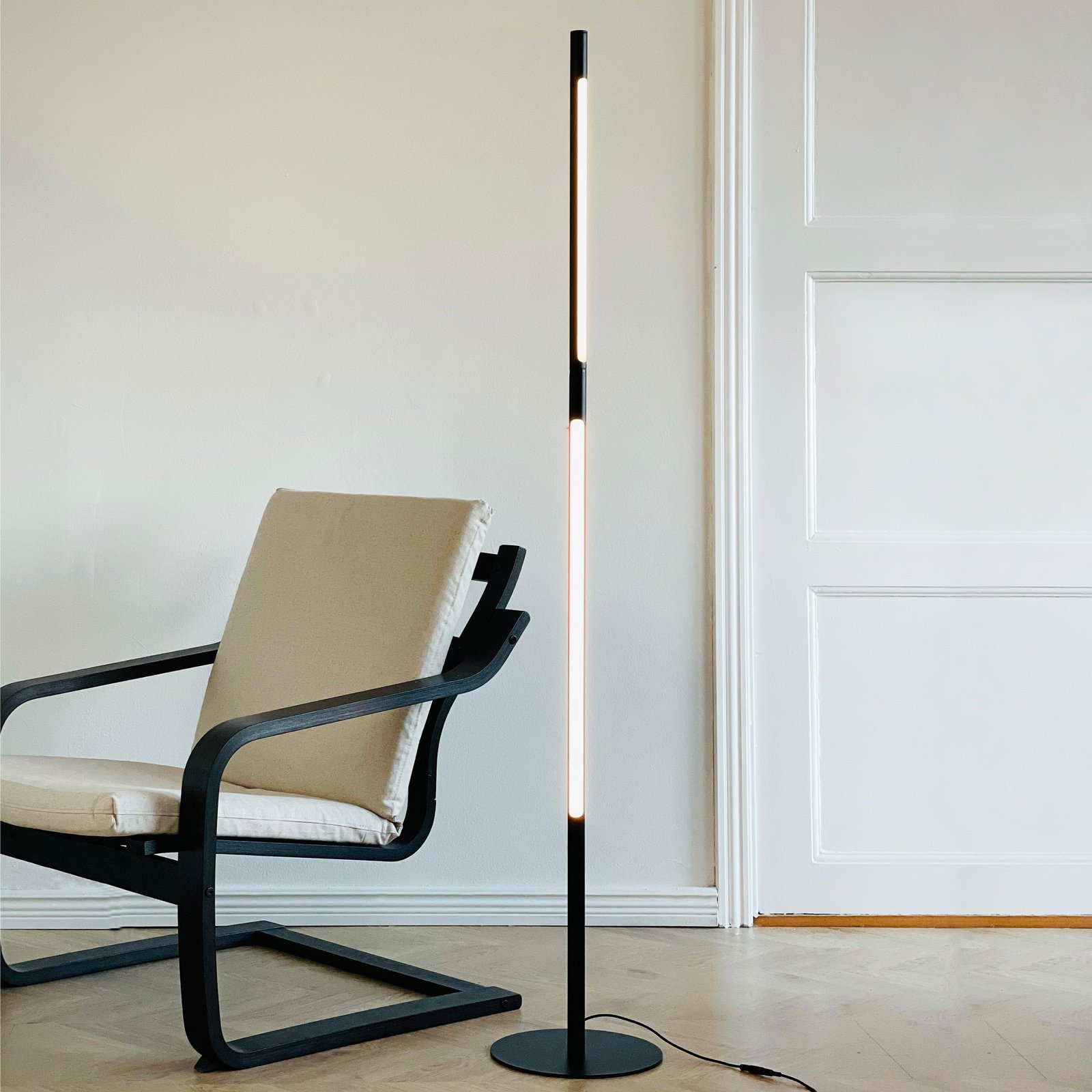Dyberg Larsen LED стояща лампа Vagner, черна, височина 150 cm