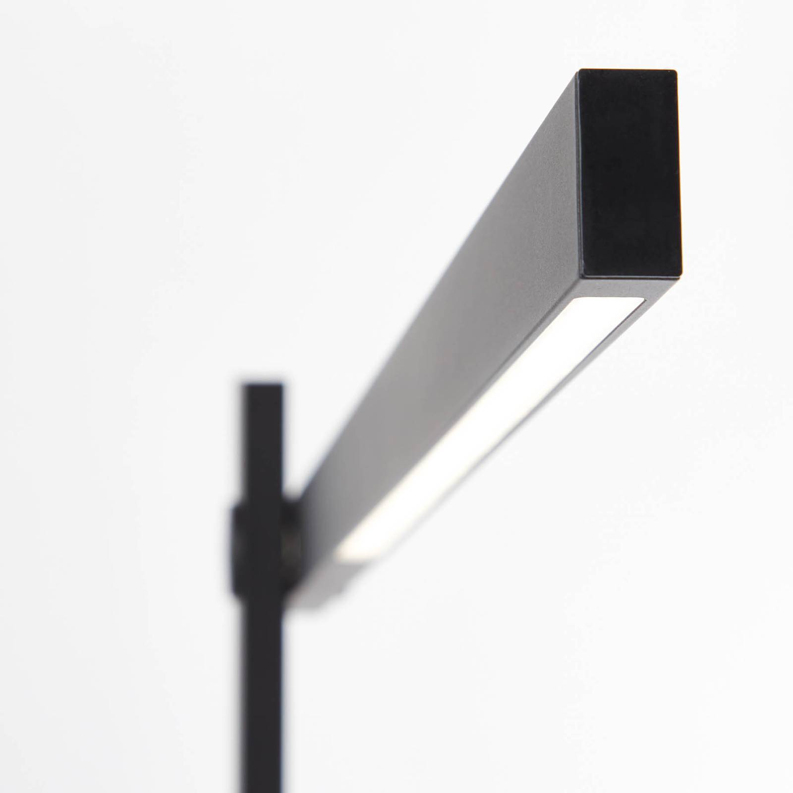 AEG Devy lampe à poser LED dimmable QI CCT