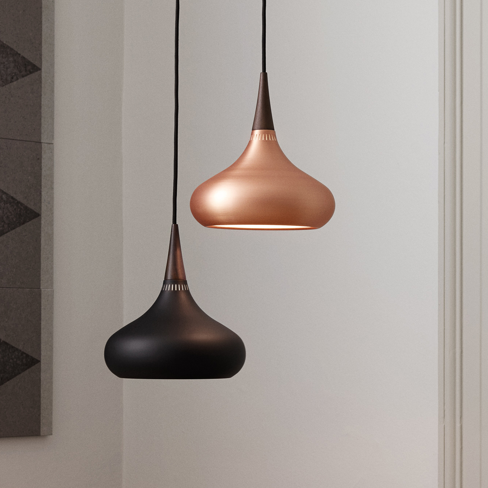 FRITZ HANSEN Orient Pendellampe schwarz/rosenholz