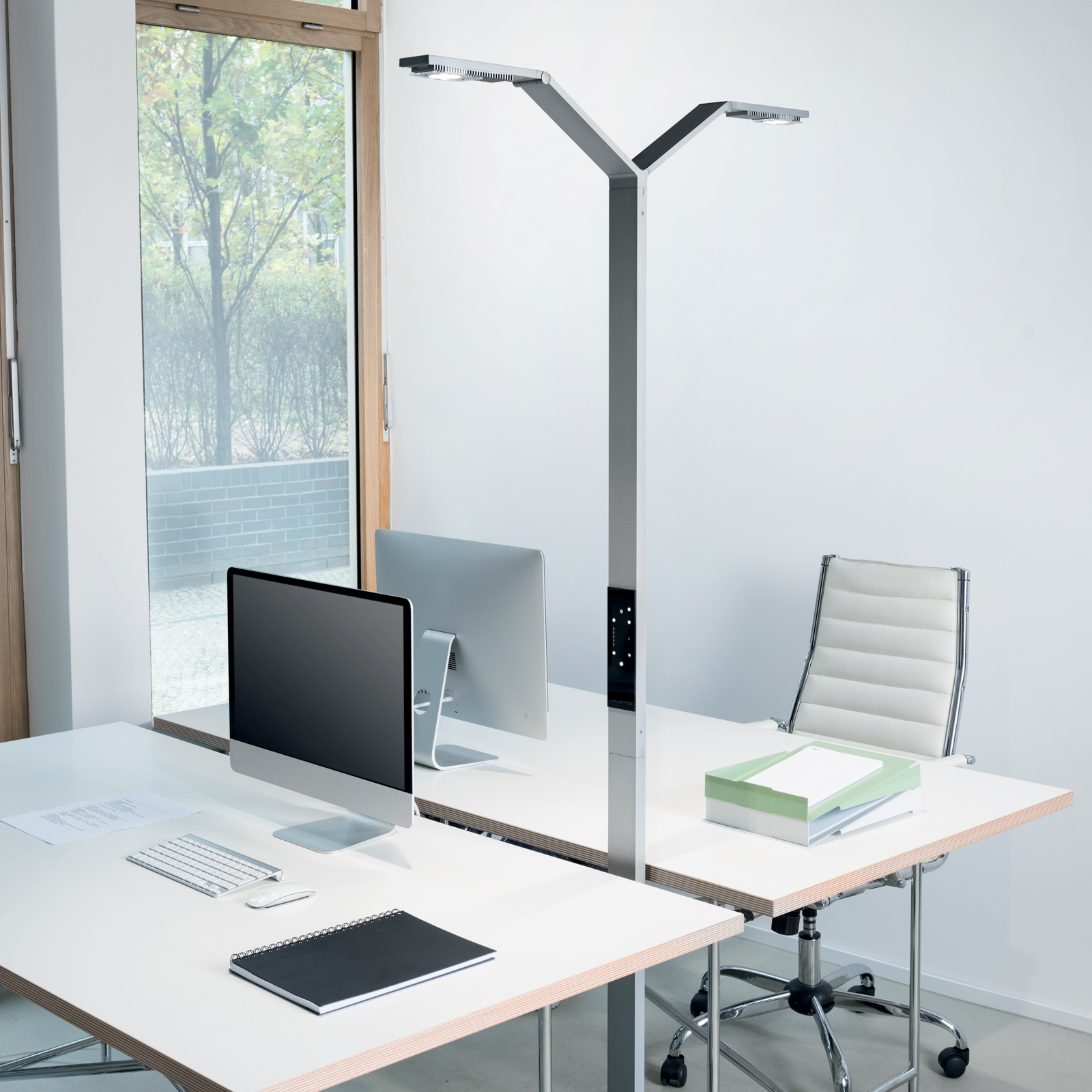 Luctra Floor Twin Linear LED-Stehleuchte 2-flammig