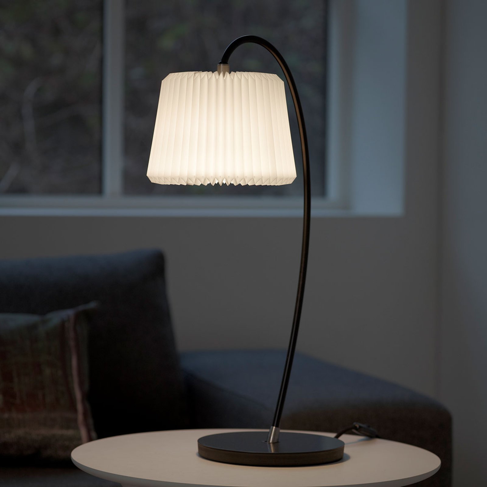 LE KLINT Snowdrop - tafellamp met kunststofkap