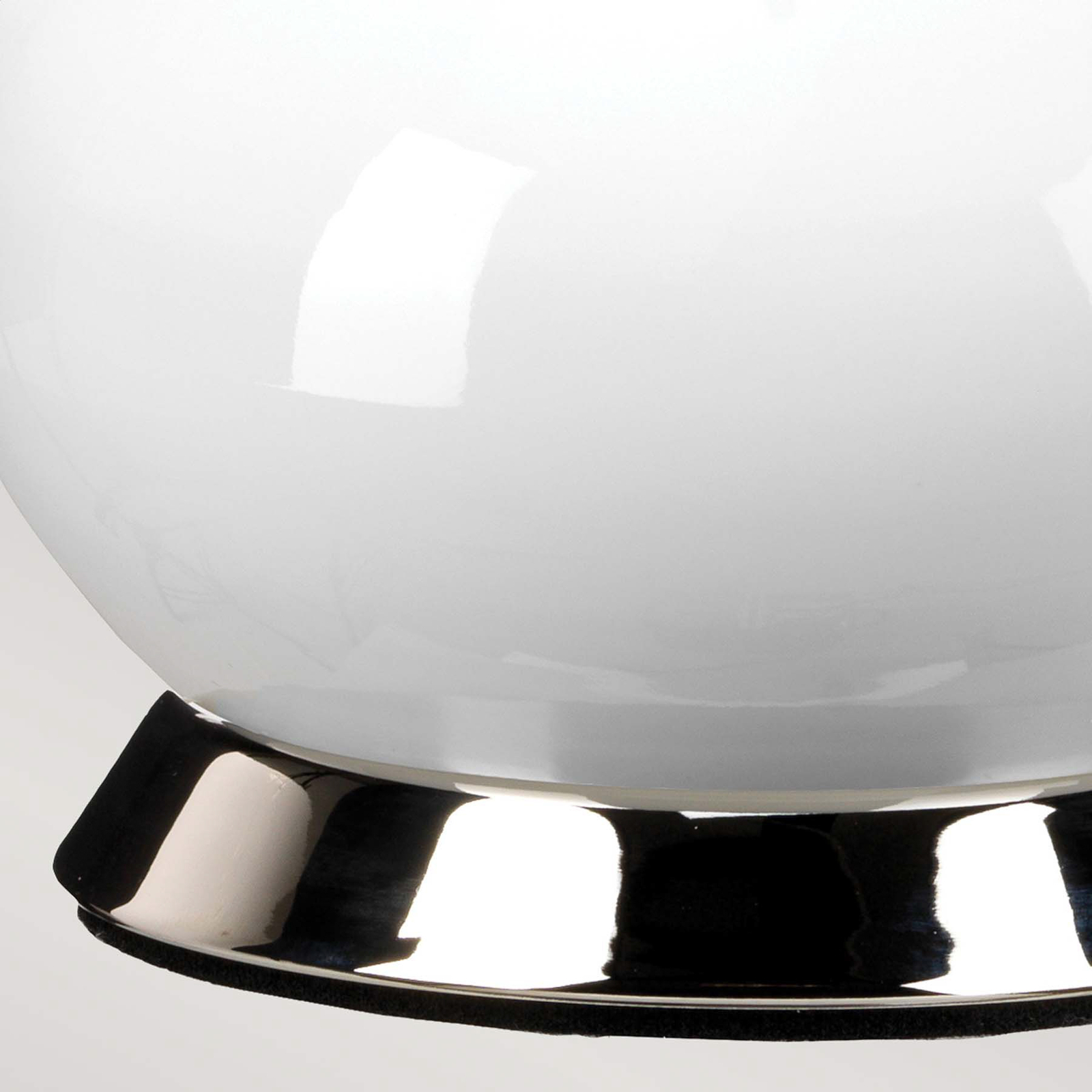 Lámpara de mesa Milo, níquel-blanco/plata