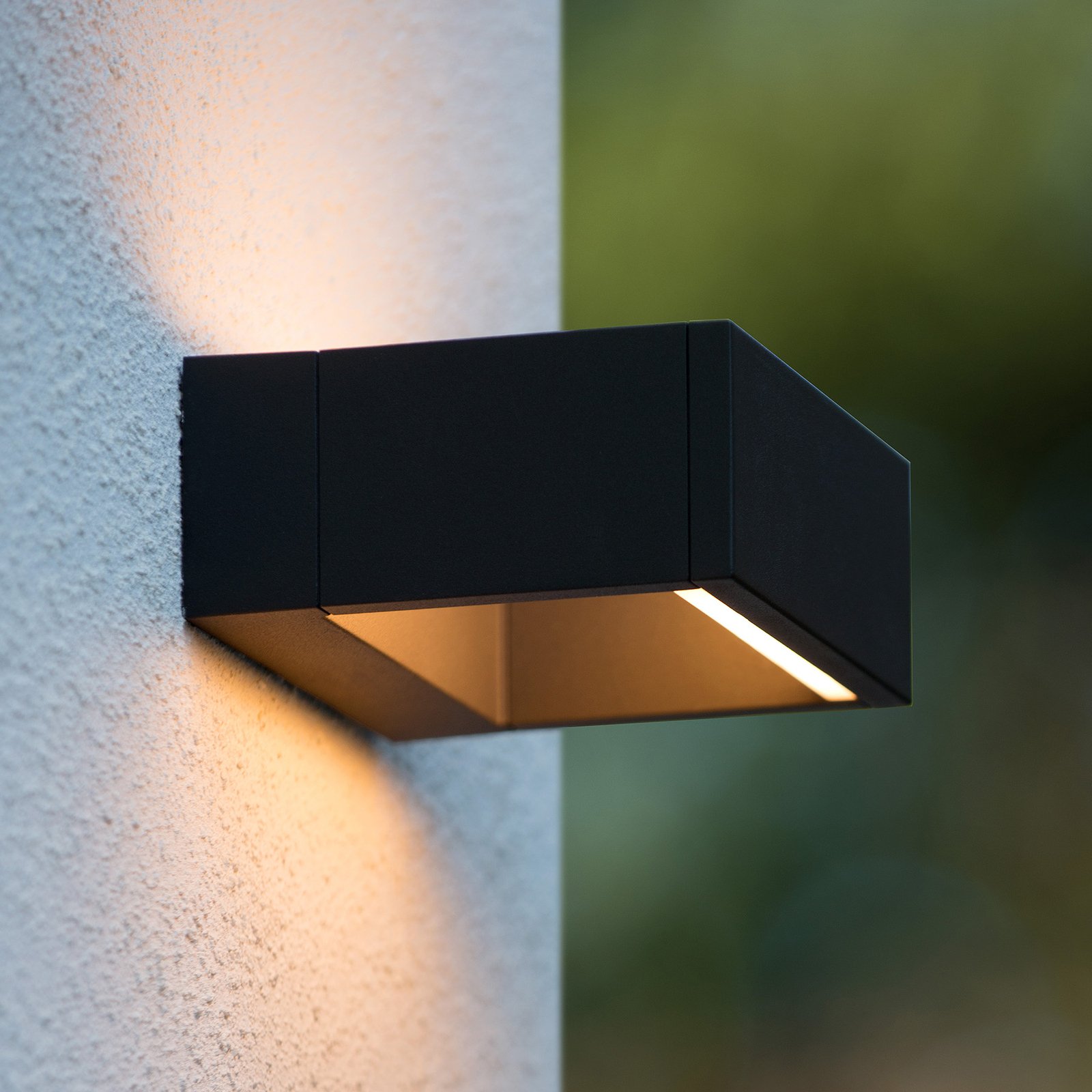 Goa - kantig LED-utomhusvägglampa, svart