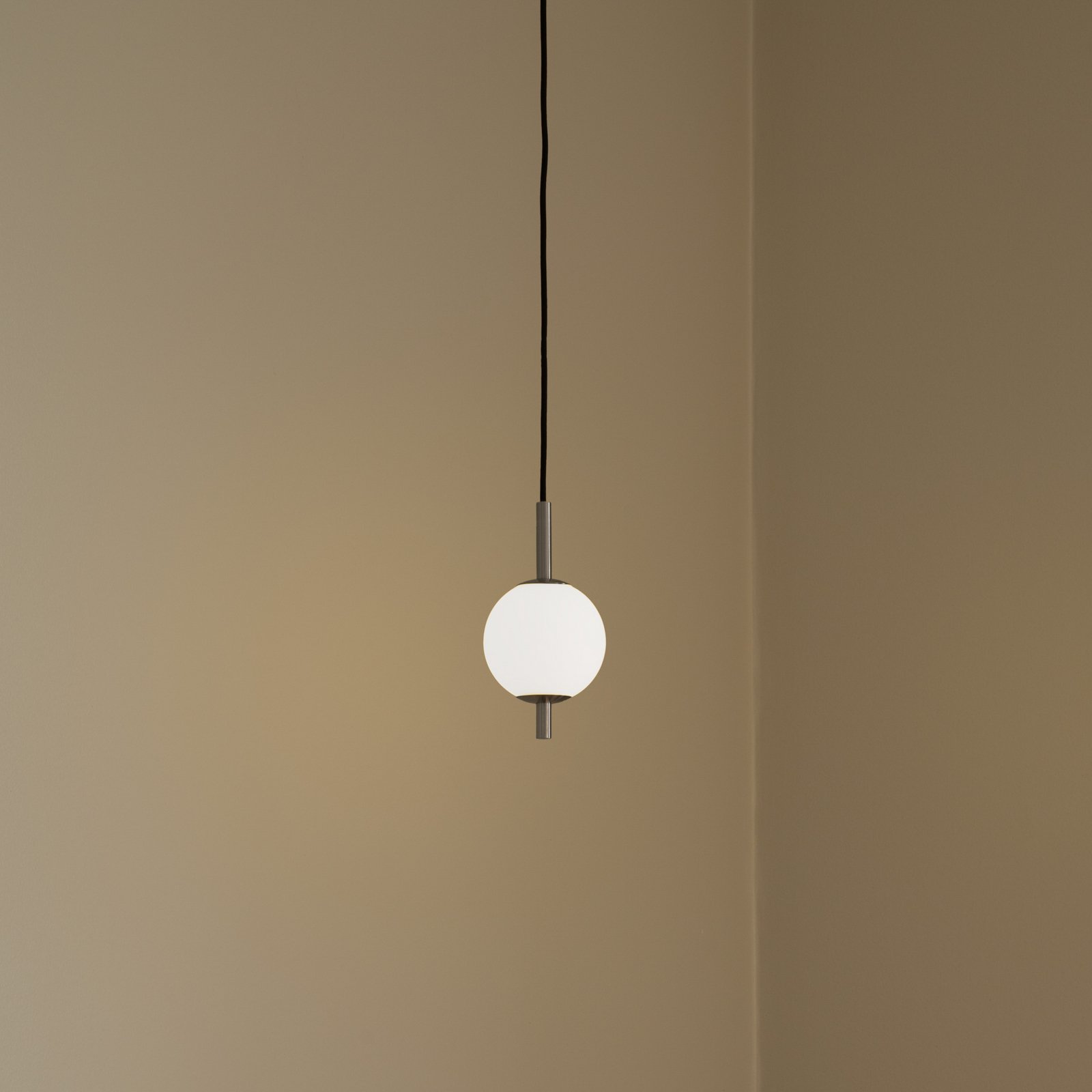 Audrey LED viseća svjetiljka, boje čelika, 1 žarulja, Ø 12 cm - UMAGE Audrey LED viseća svjetiljka, boje čelika, 1 žarulja, Ø 12 cm - UMAGE