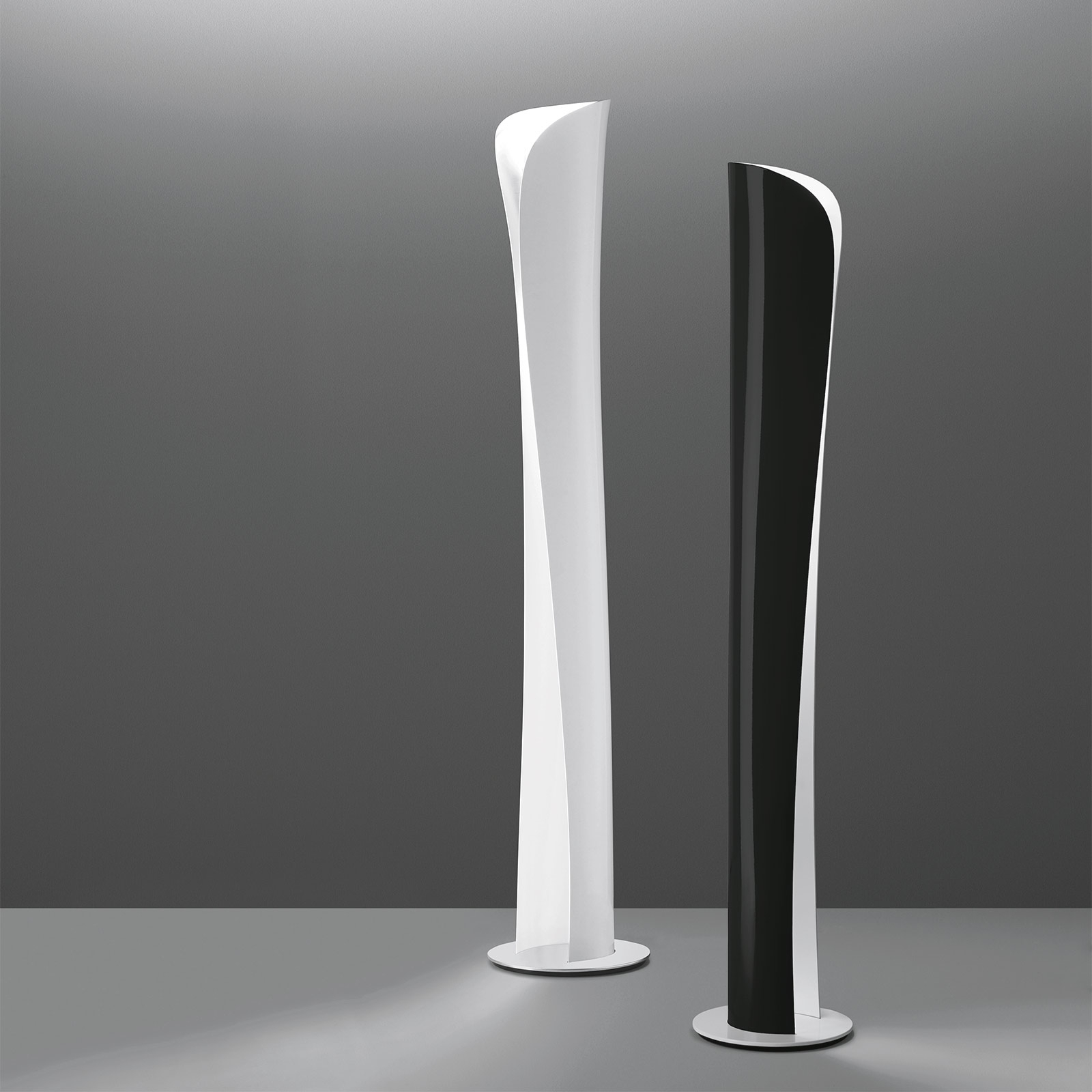 Cadmo schwarz-weiße LED-Stehlampe 2.700 K - Artemide