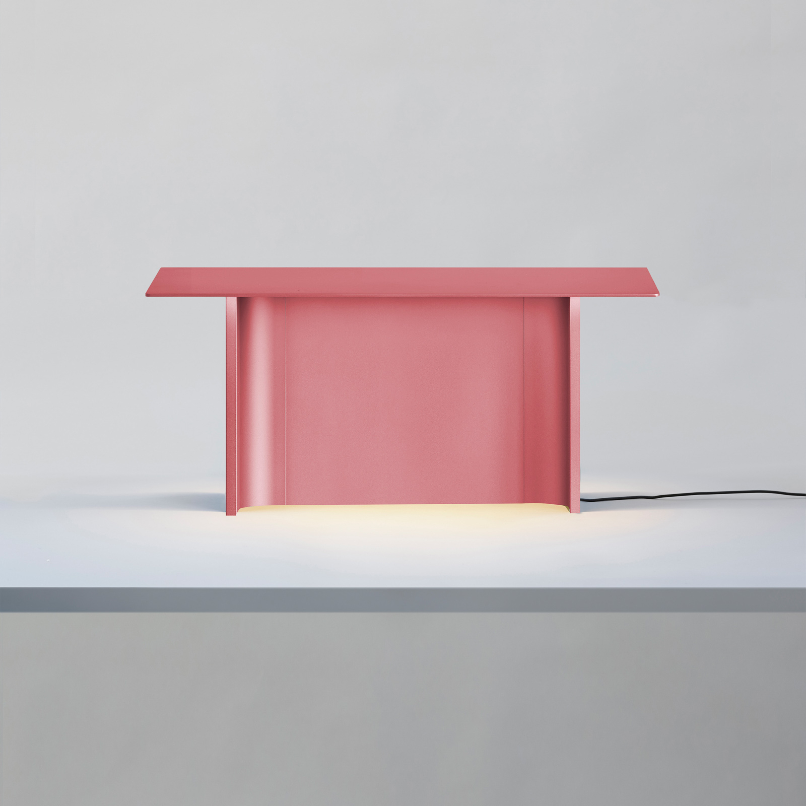 Luceplan Fienile -LED-pöytälamppu vaaleanpunainen