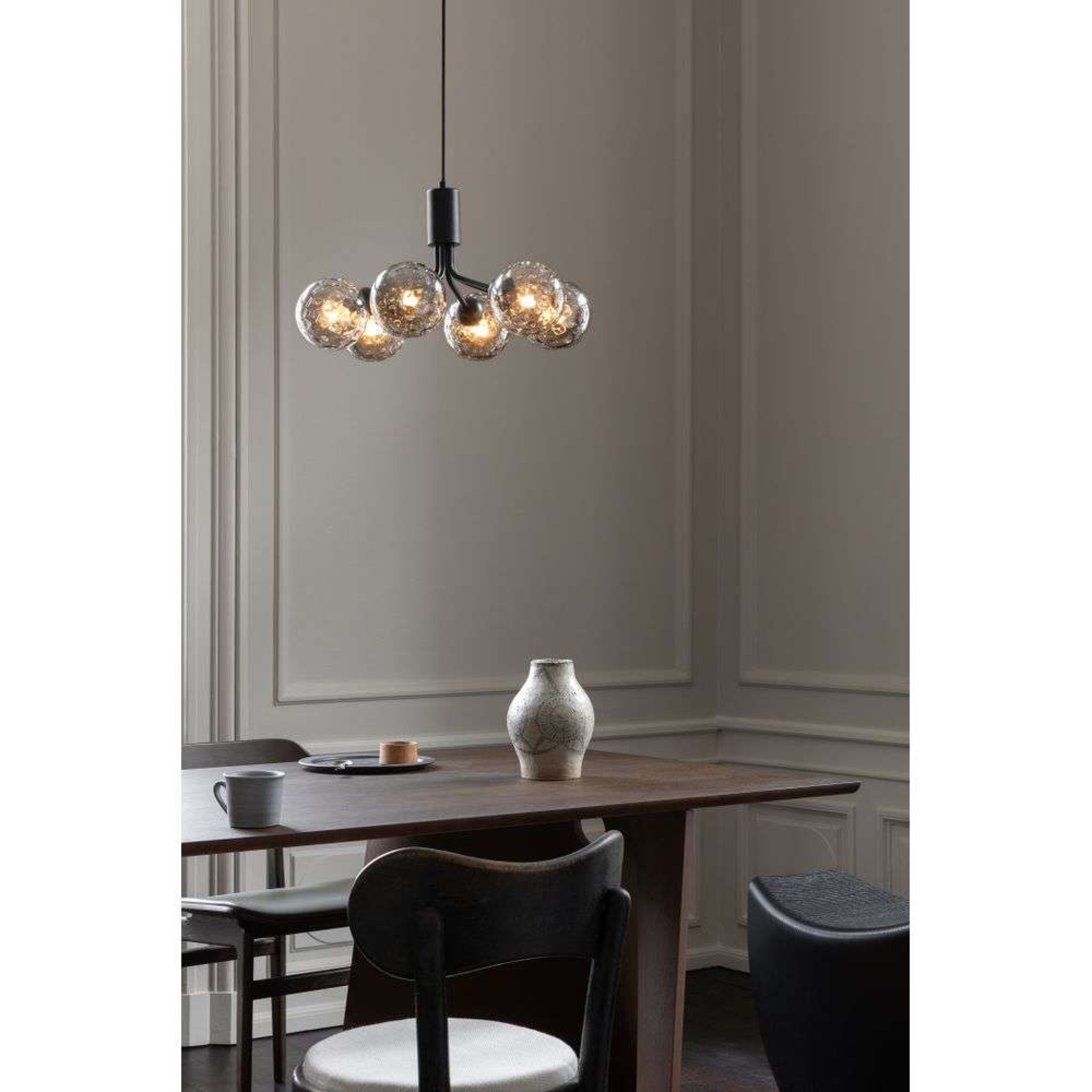 Nuura Pendelleuchte Apiales 6, Ø 50 cm, schwarz/rauchgrau