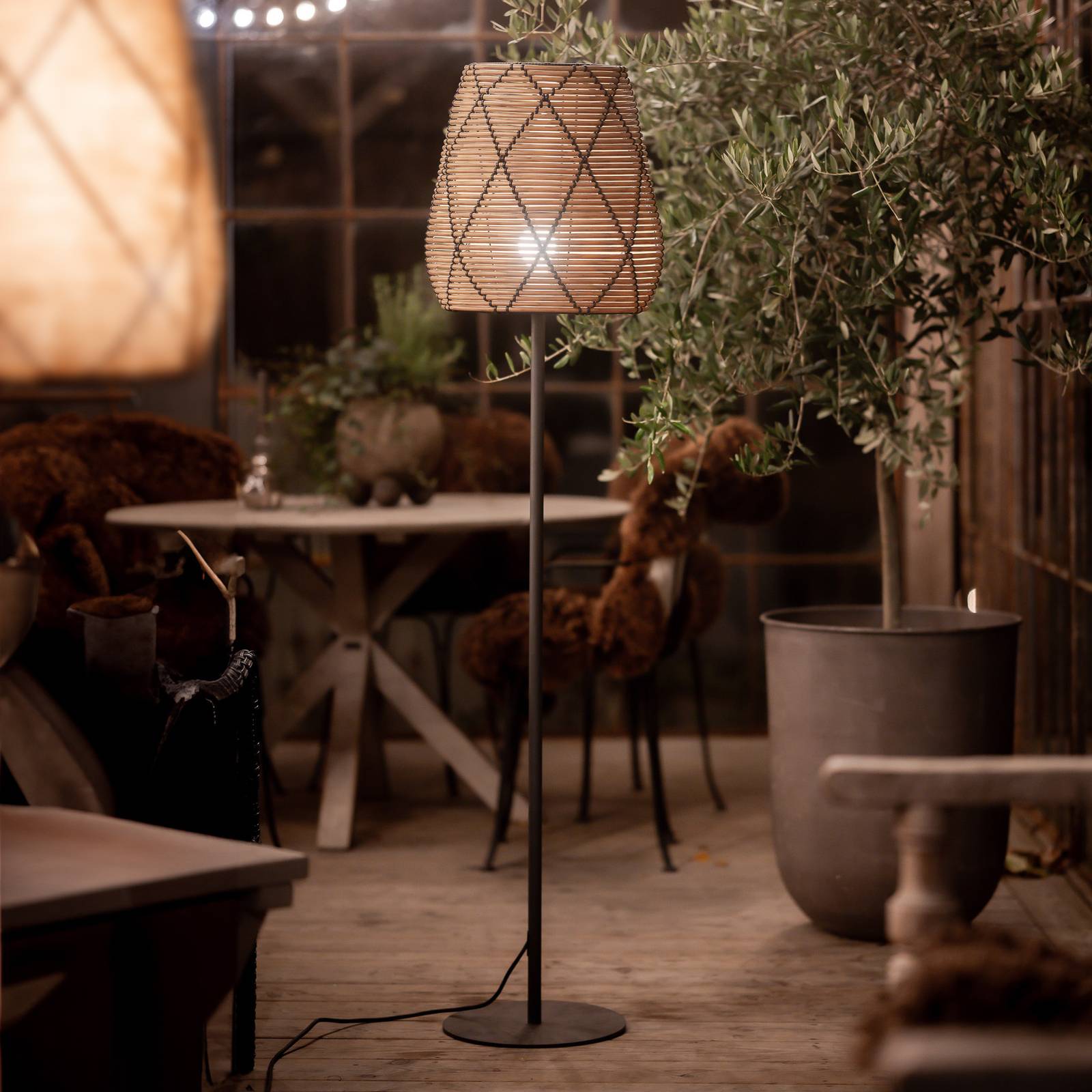 E-shop PR Home terasová lampa Agnar Lollo, sivá, ratanový vzhľad, 154 cm