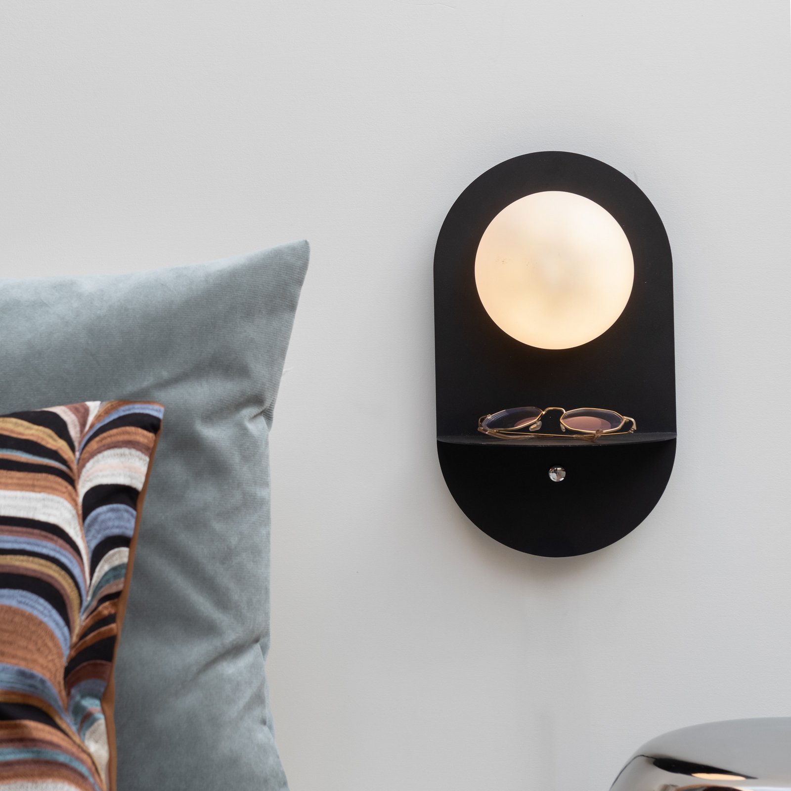 IT'S ABOUT ROMI Wandlampe Tokyo, schwarz, Stecker, Ablage
