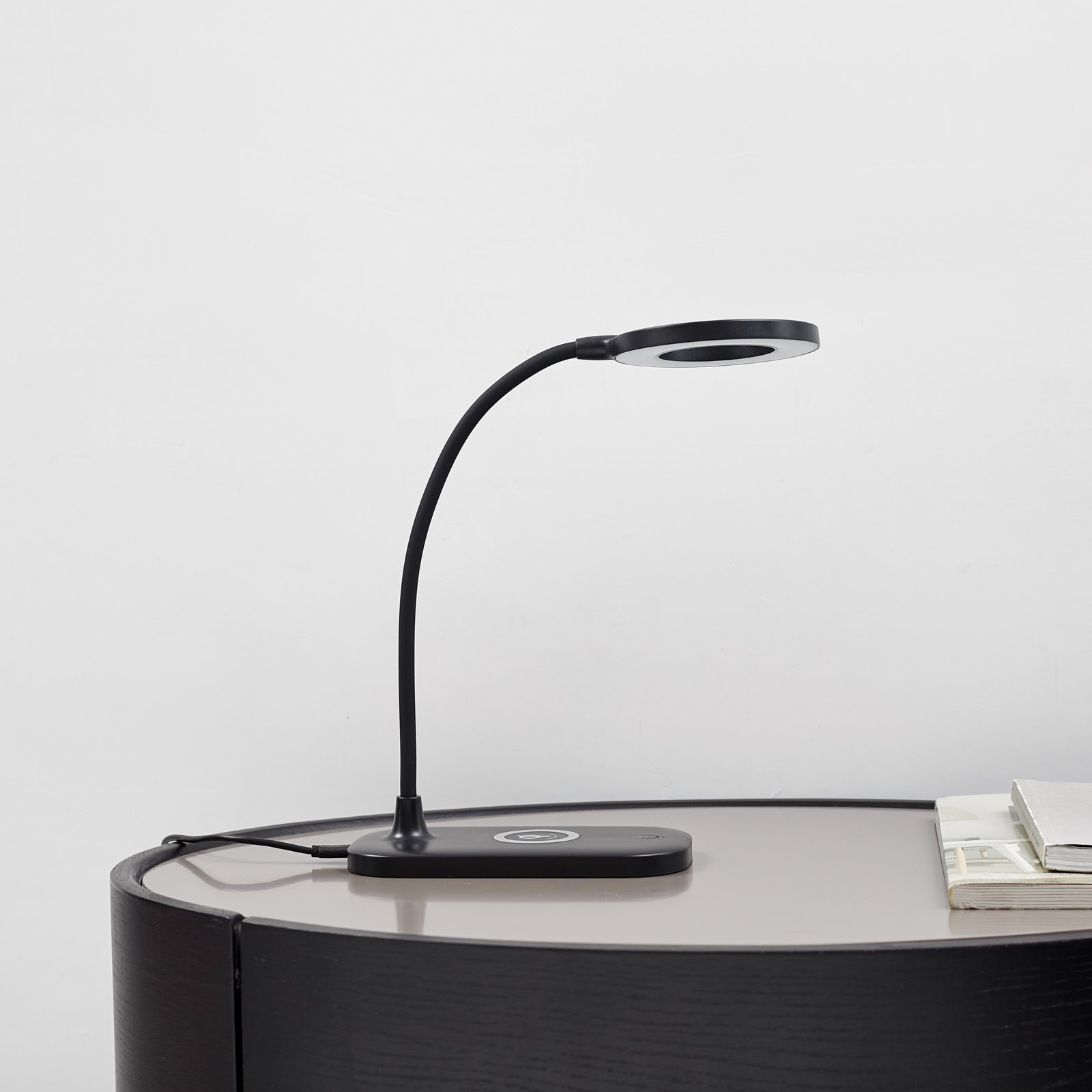 Siona LED Lampe de Table CCT Dim. w/Charger Noir - Lindby