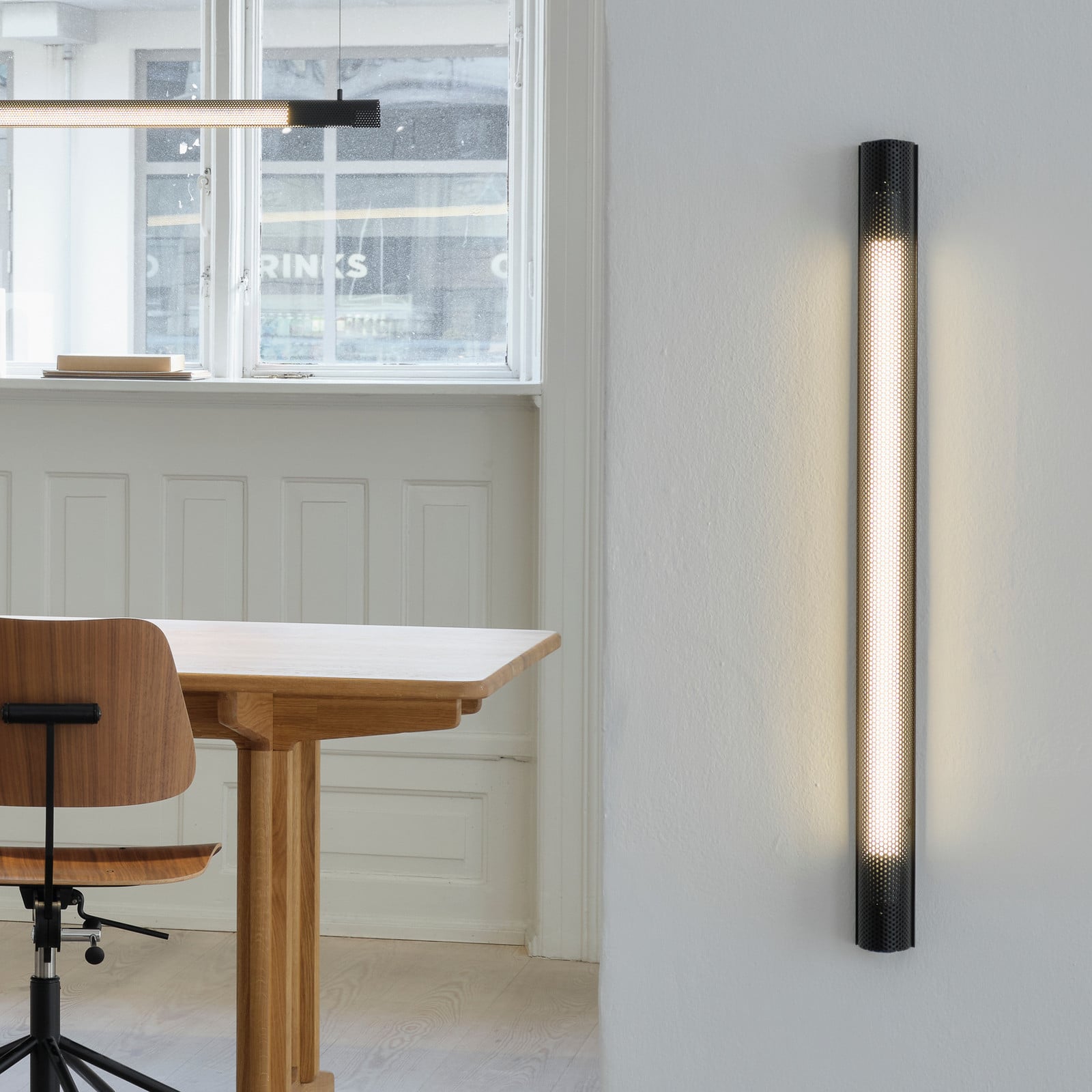 GEJST Aplică de perete Radent negru înălțime 70 cm LED G13 - Camera de zi / sufragerie - Metal