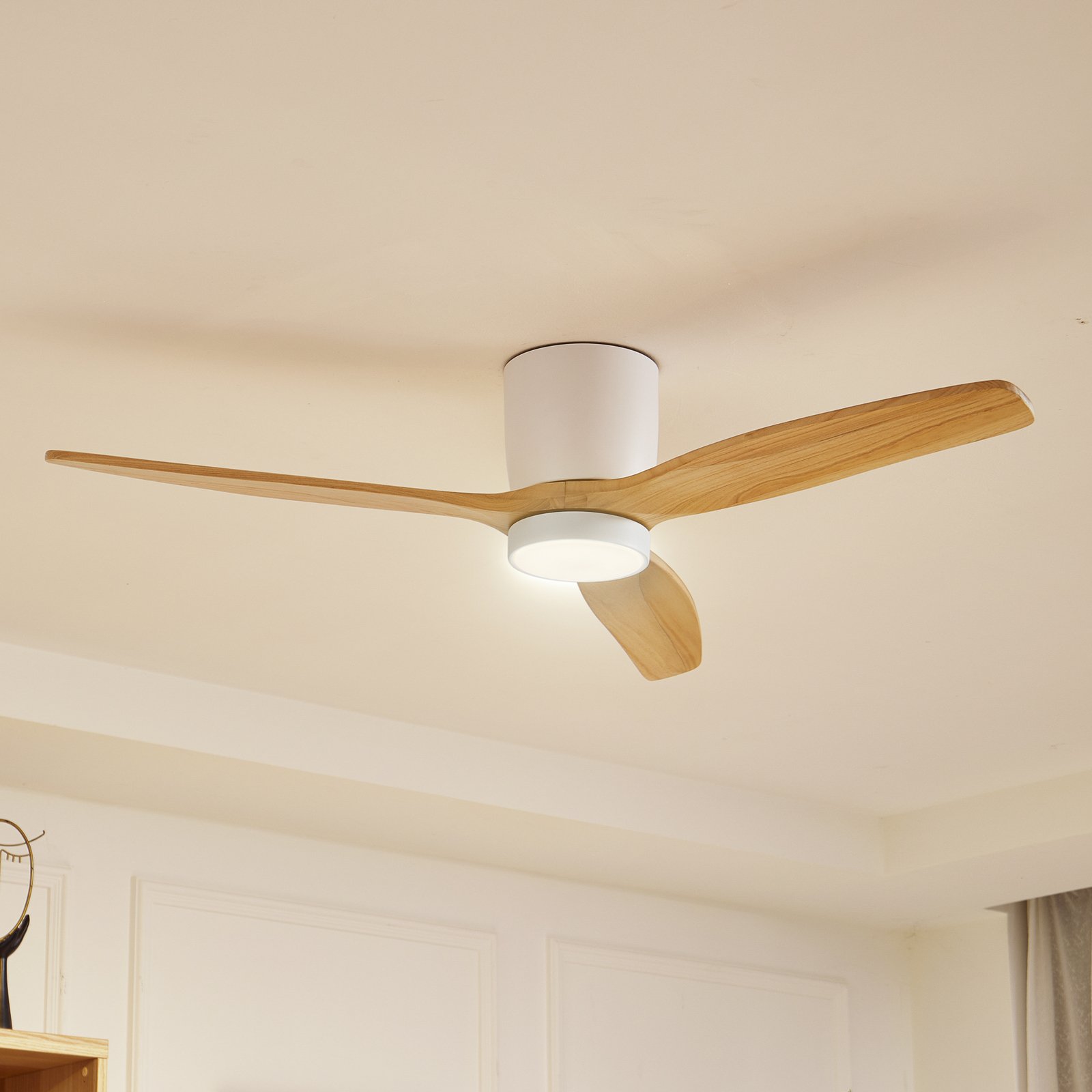 Lucande Ventilateur de plafond LED Faipari, bois, DC, silencieux, 132cm