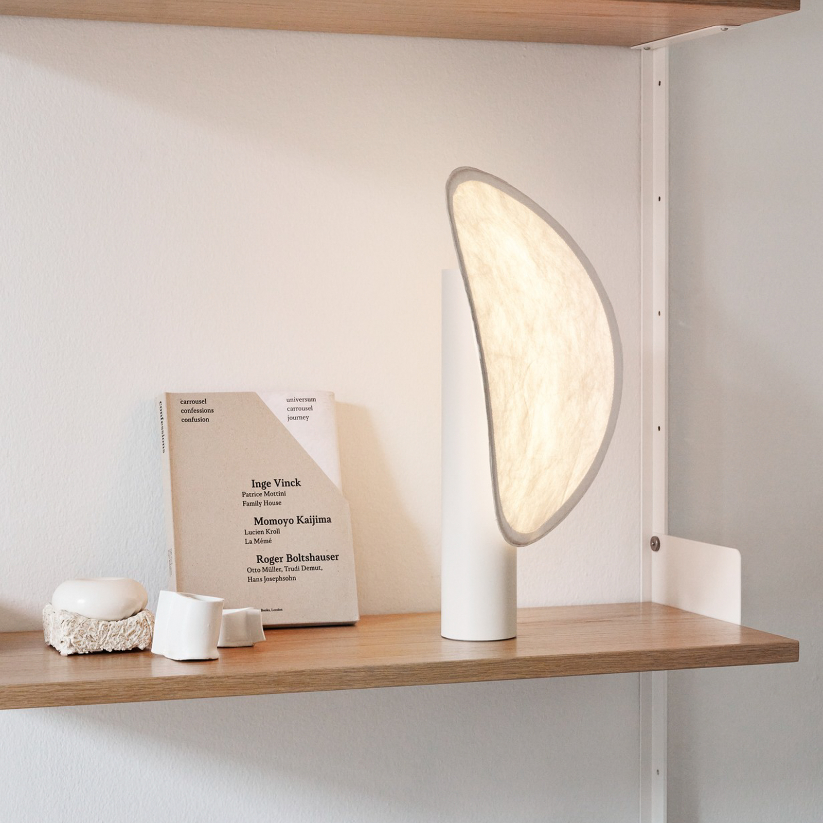 "New Works Tense" įkraunama stalinė lempa balta