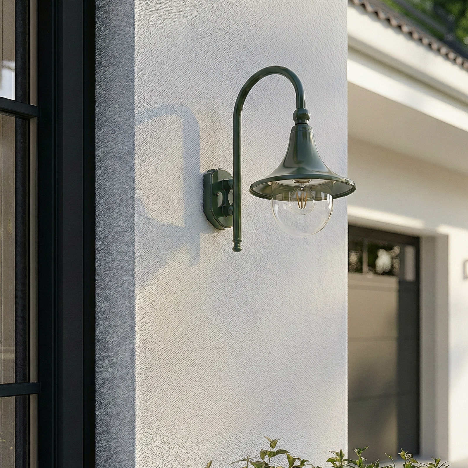 Lindby Candeeiro de parede exterior Daphne, verde, metal, E27, IP44
