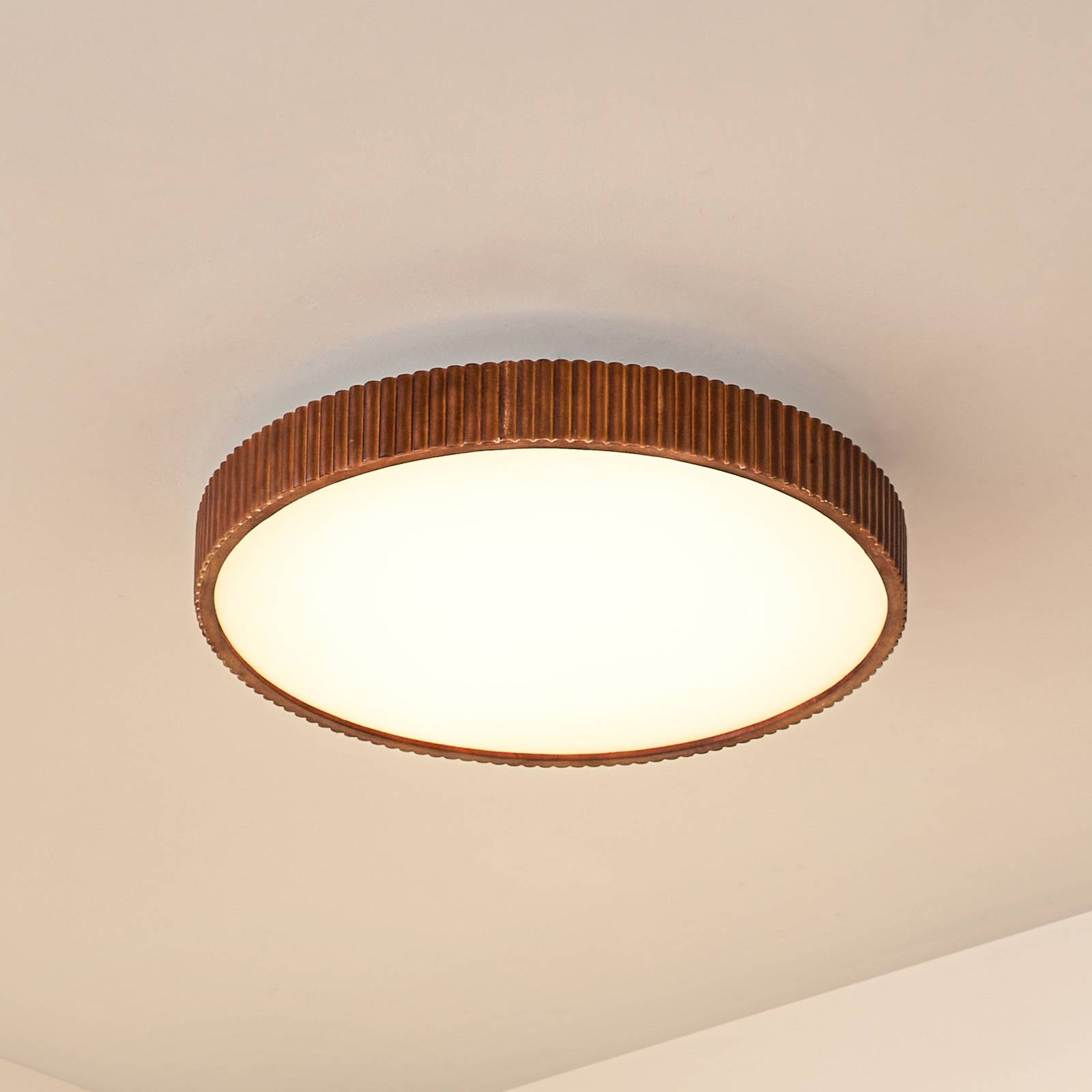 Lindby LED-Deckenlampe Velua, weiß/holz dunkel, CCT, Ø 50 cm günstig online kaufen
