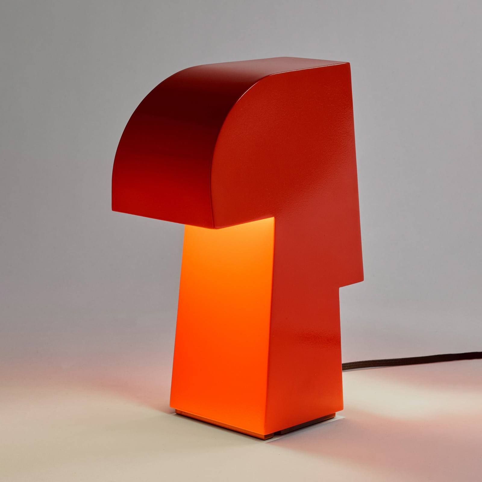 RED NIZOU bordlampe, rød, stål, højde 27 cm, E27 – Serax RED NIZOU bordlampe, rød, stål, højde 27 cm, E27 – Serax