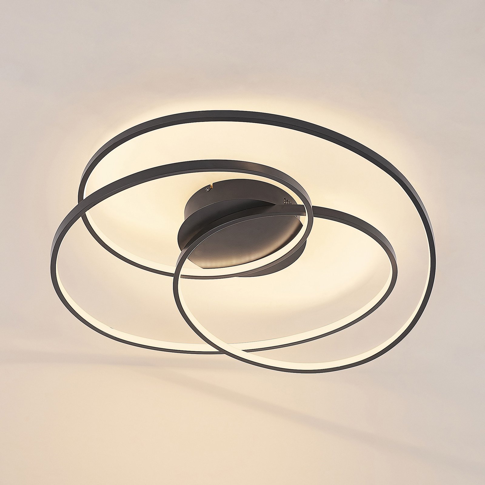 Lindby Kateryna -LED-kattovalaisin, musta, Ø 60 cm