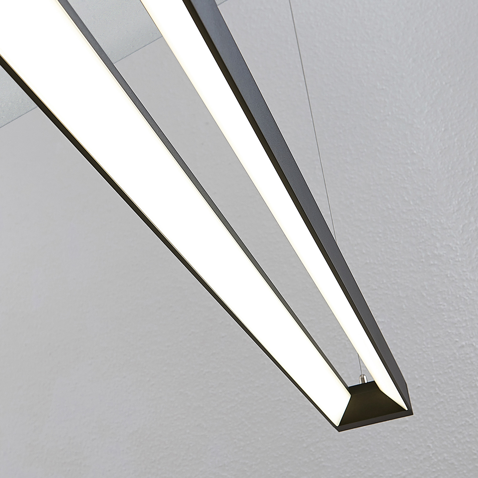 Arcchio Cuna LED-pendellampe, sort, kantet, 122 cm