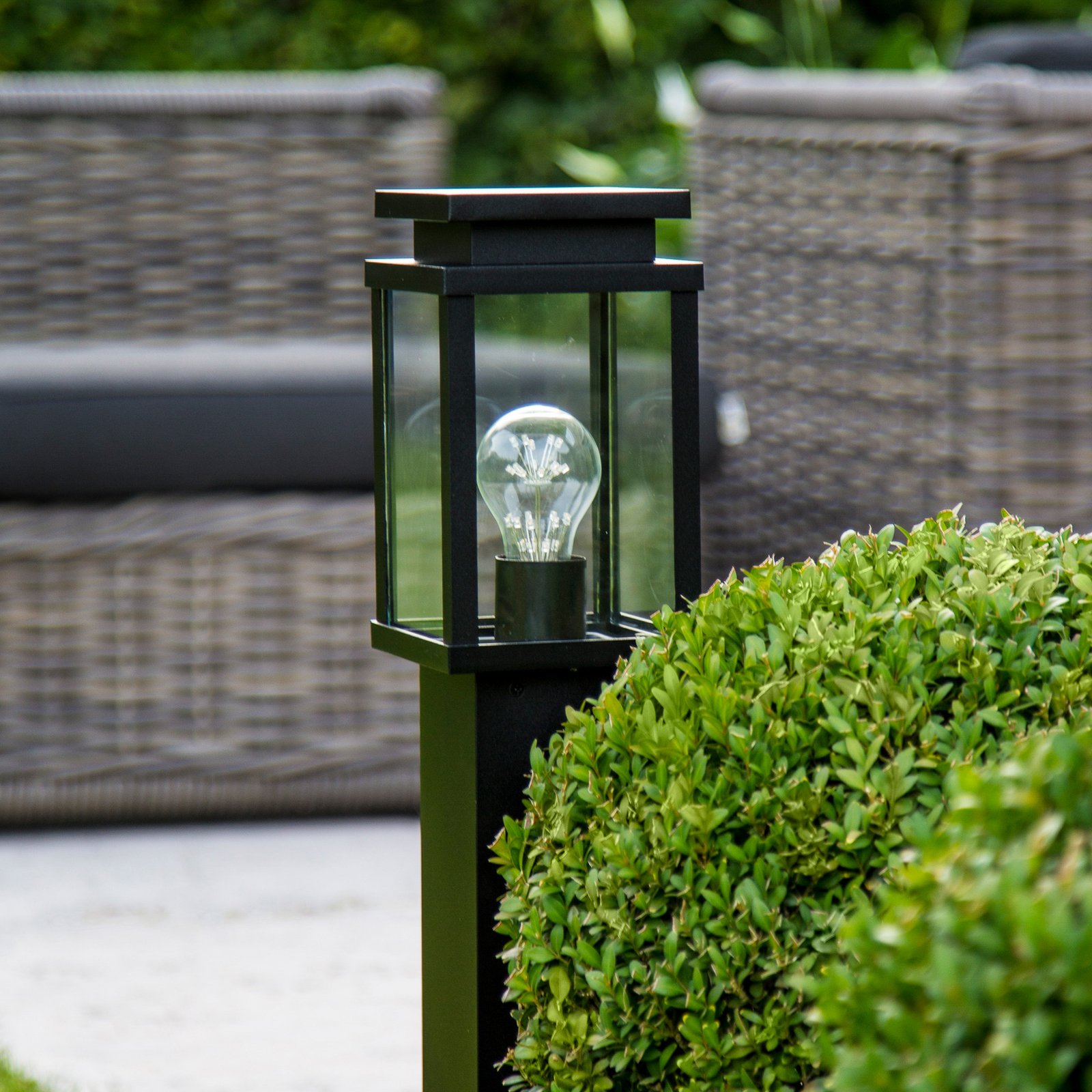 Słupek oświetleniowy Jersey o smukłej konstrukcji