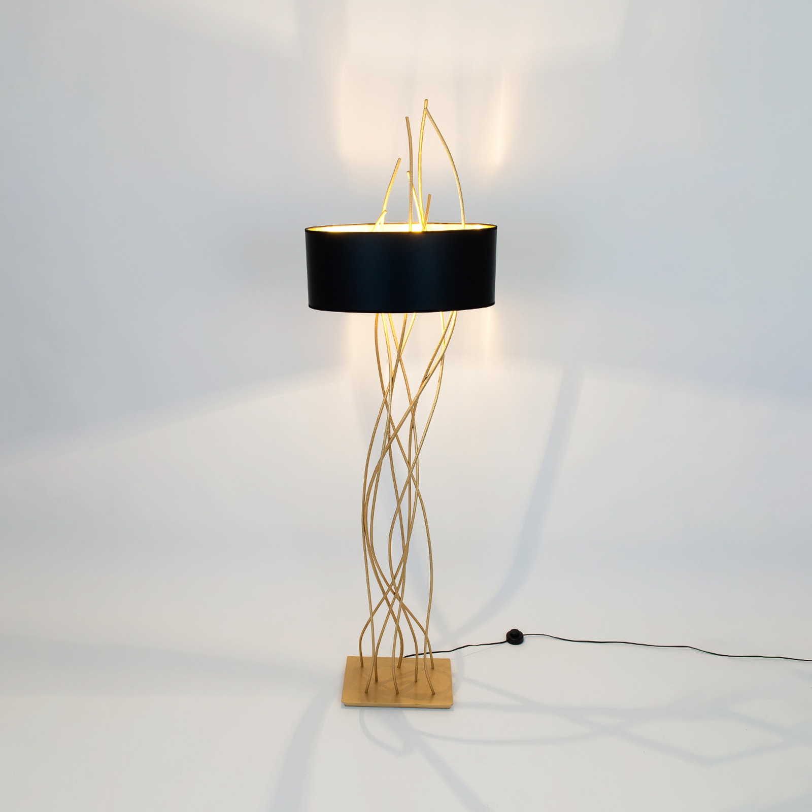 Lámpara de pie ovalada Elba, oro/negro, altura 180 cm, hierro
