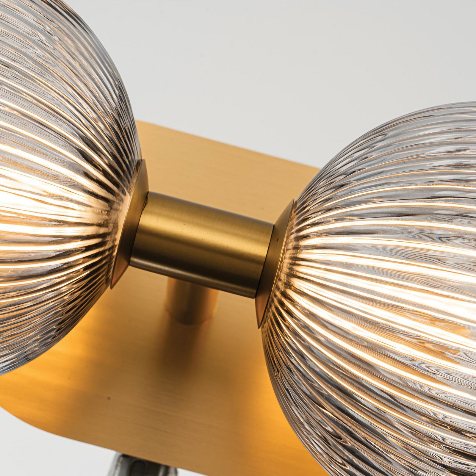 LED-vegglampe PALMAS gull/røykgrå Bredde 39 cm 2 lyskilder. IP44 LED-vegglampe PALMAS gull/røykgrå Bredde 39 cm 2 lyskilder. IP44