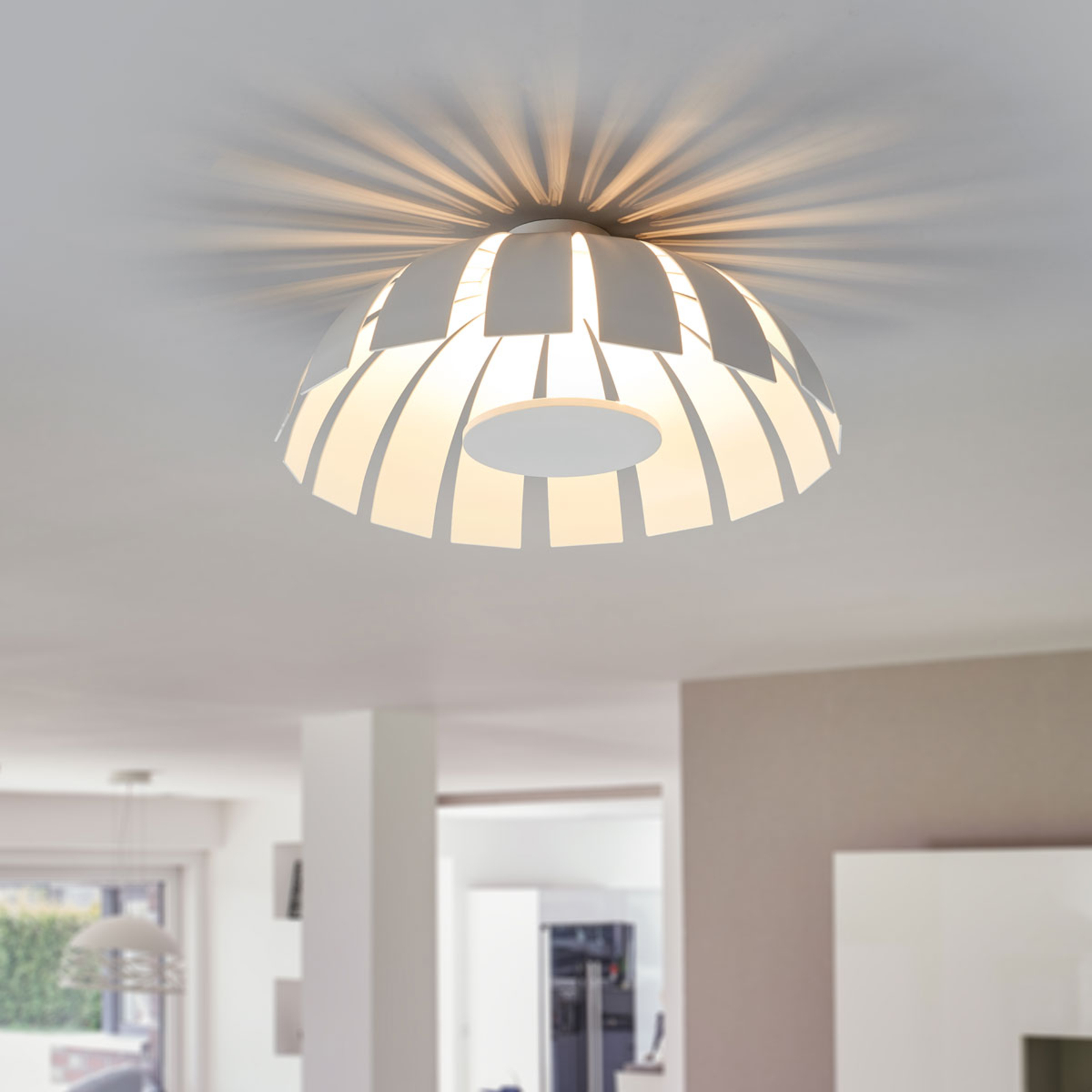 Balta LED dizaina griestu lampa Loto, 33 cm