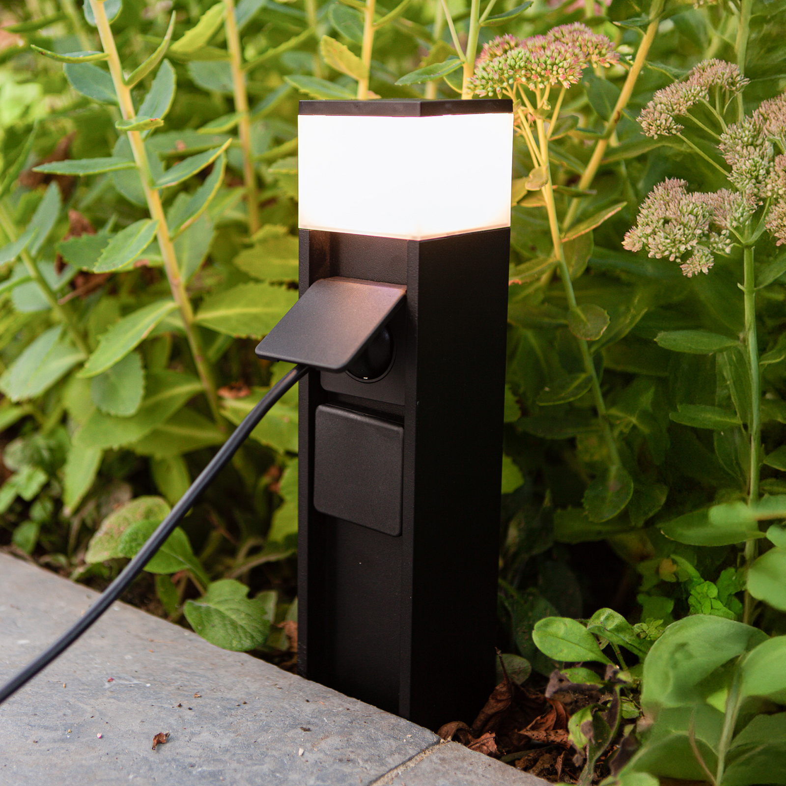 LED-pollarivalaisin MAINS, musta, 37 cm, IP54, 2 pistorasiaa