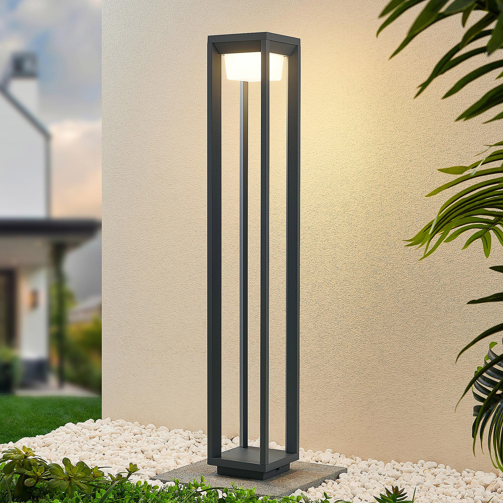 Prios Gamion LED-gånglampa av aluminium, 90 cm