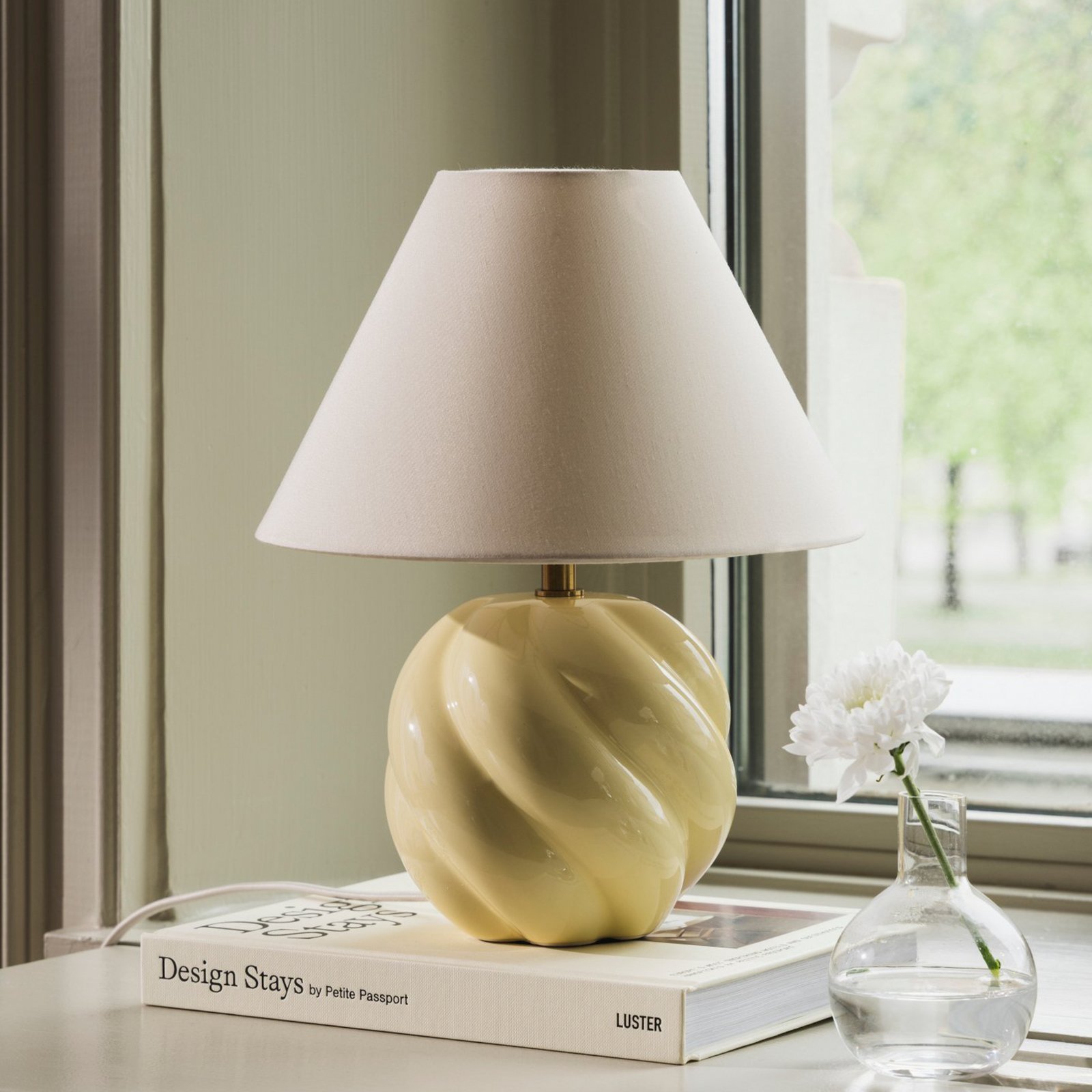 DAHLIA pöytälamppu, beige/keltainen, korkeus 31 cm - Globen Lighting