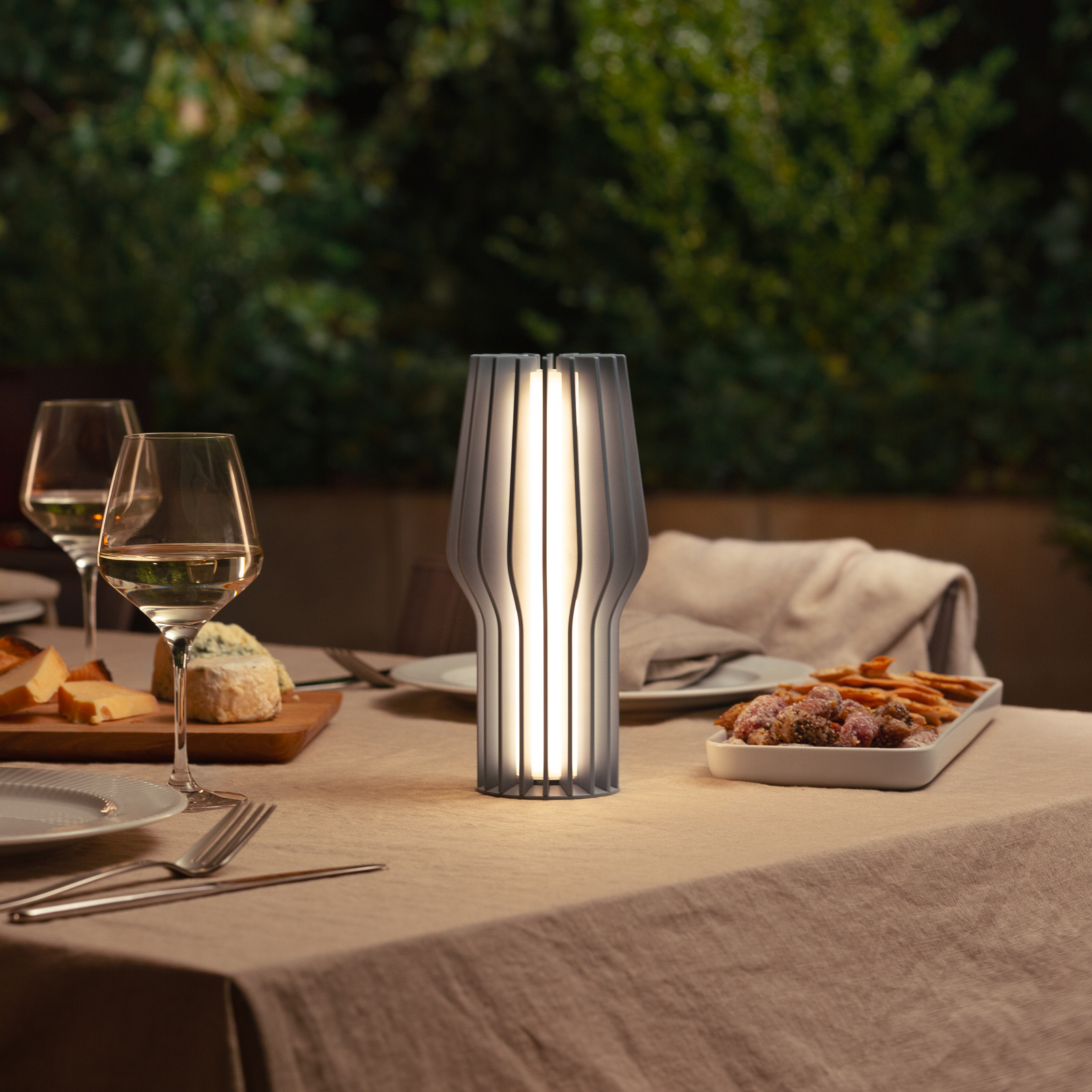 Eva Solo lampa stołowa LED Radiant, niebieska, gumowa, IP44