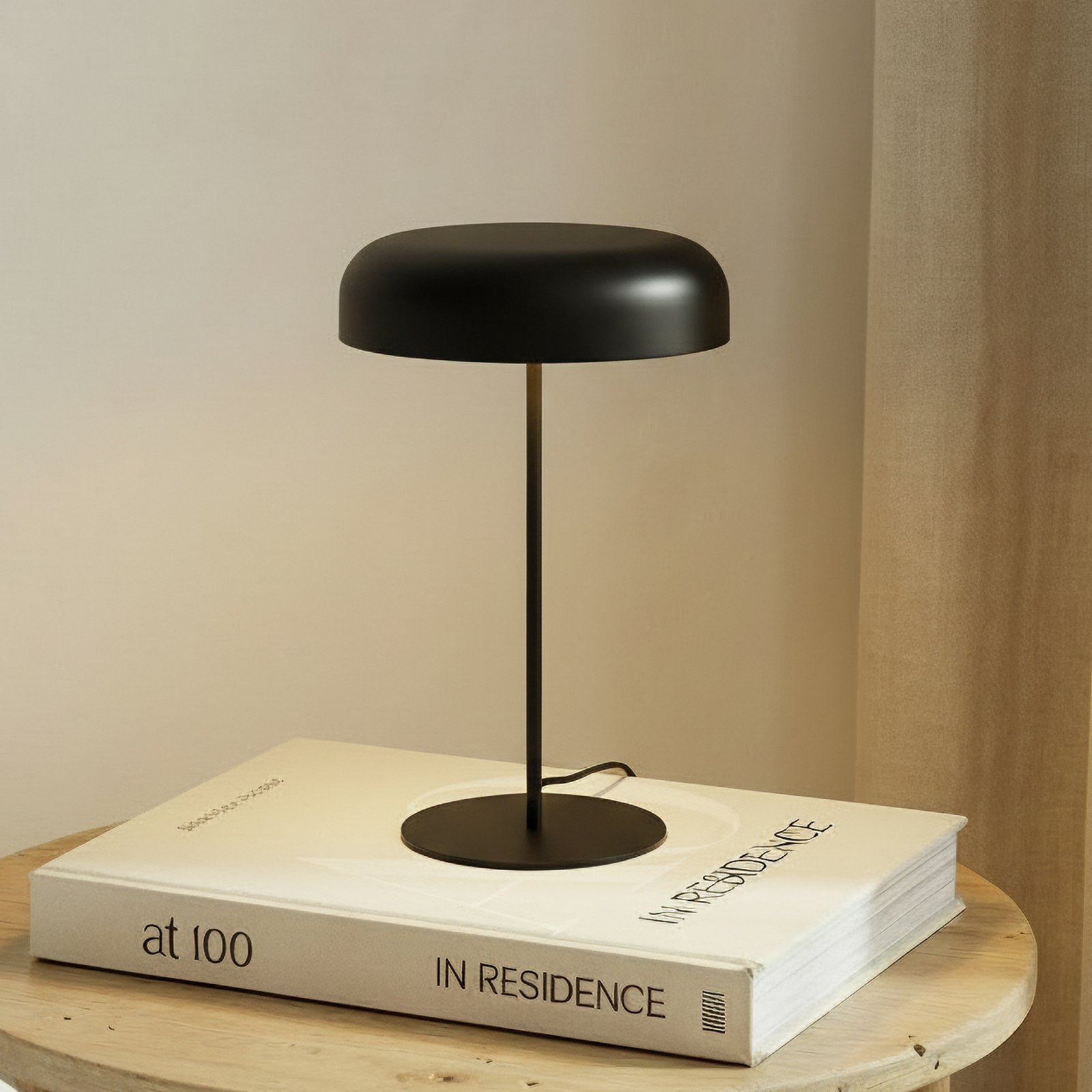 Lindby stolna lampa Edion, pješčano crna, metal