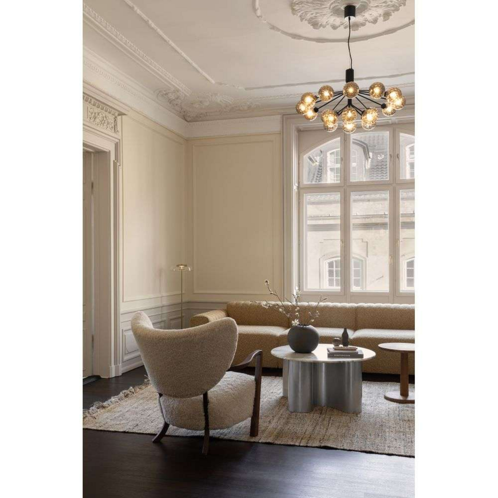 Apiales 18 Lustra Satin Melns/Optic Dūmi - Nuura Apiales 18 Lustra Satin Melns/Optic Dūmi - Nuura